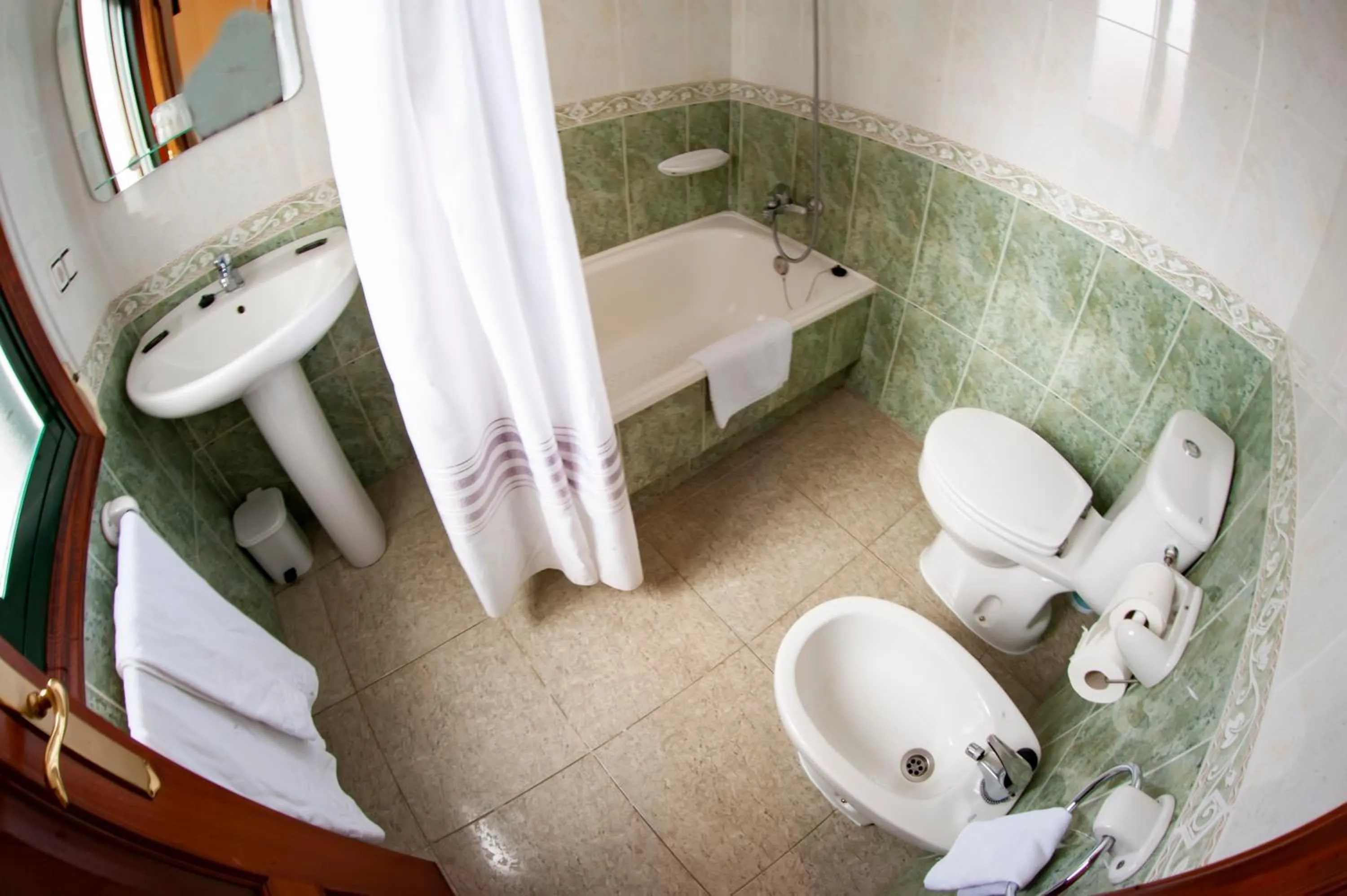 Bathroom in Hostal O Camouco