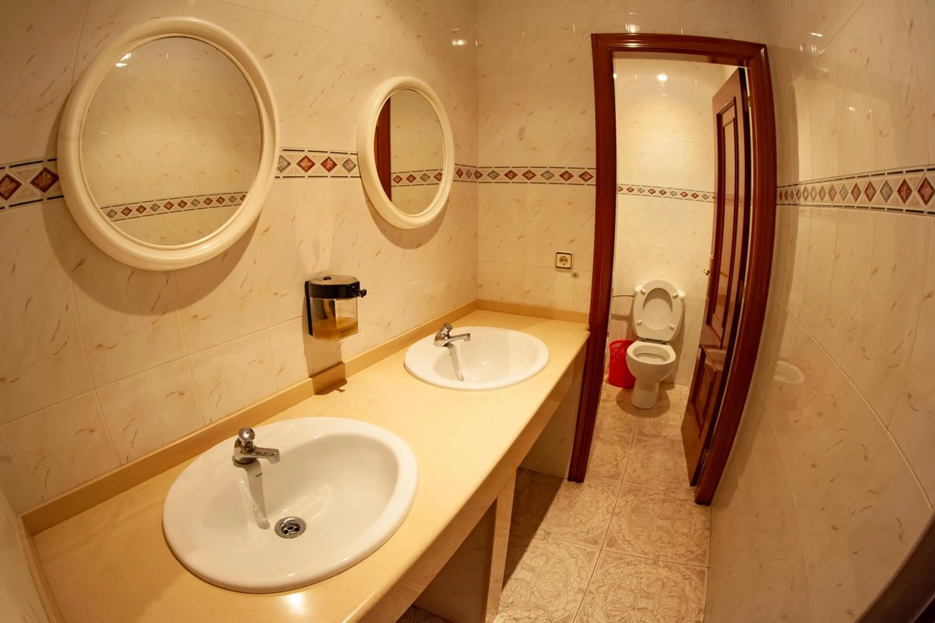 Business facilities in Hostal O Camouco
