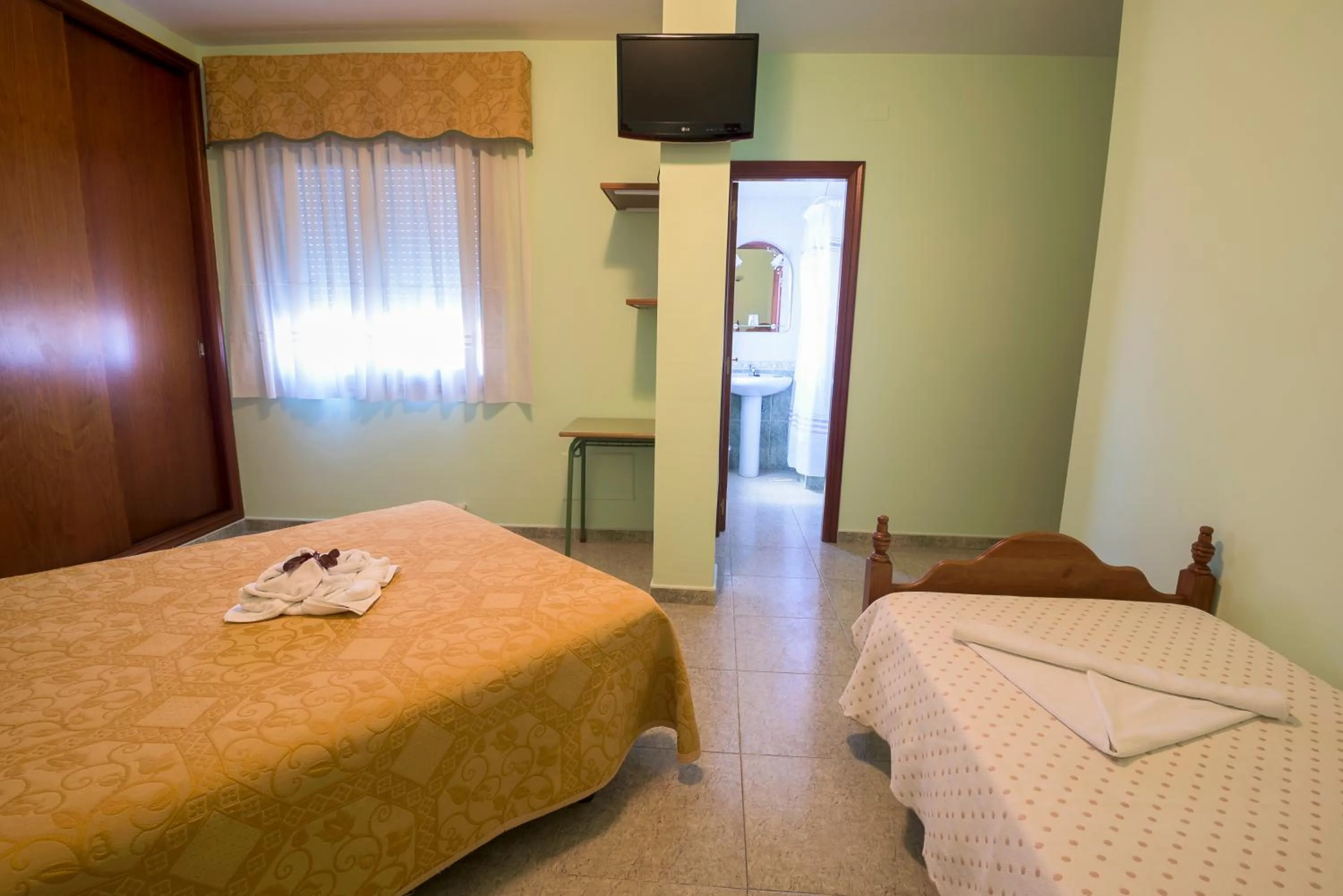 Bed in Hostal O Camouco