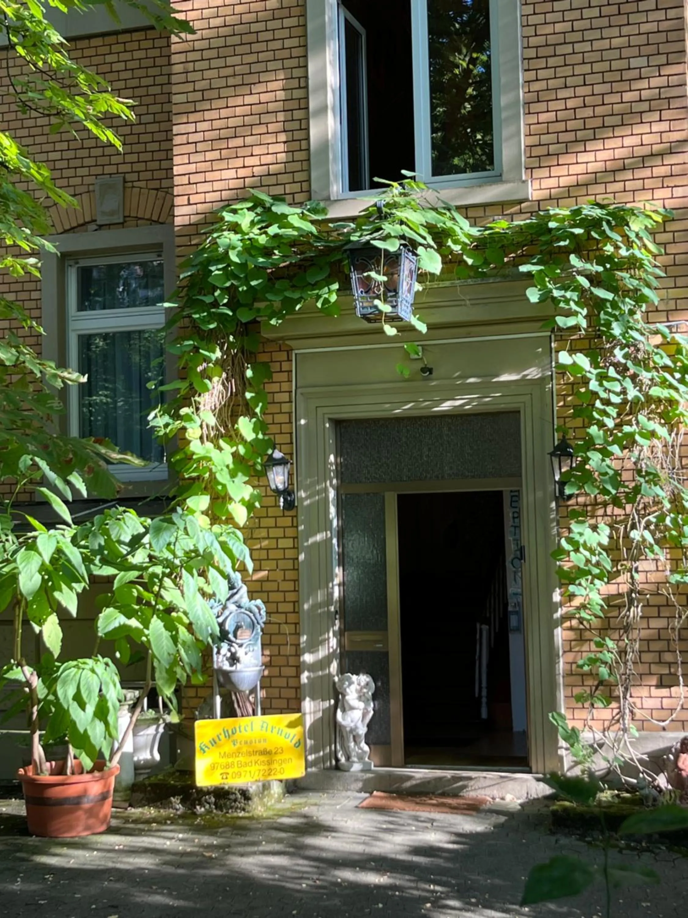 Facade/entrance in Hotel Villa Arnold