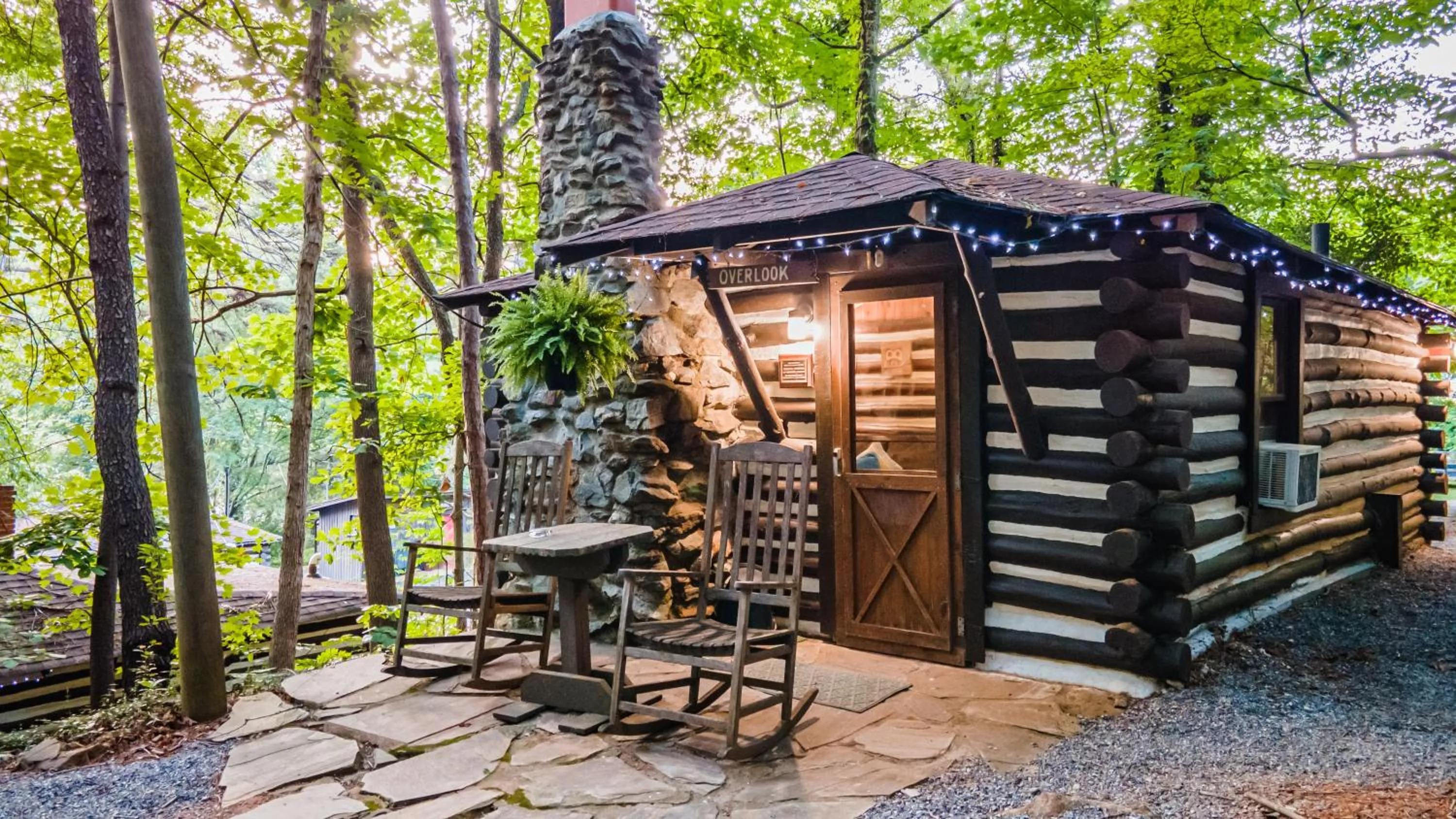 Overlook Cabin in Log Cabin Motor Court