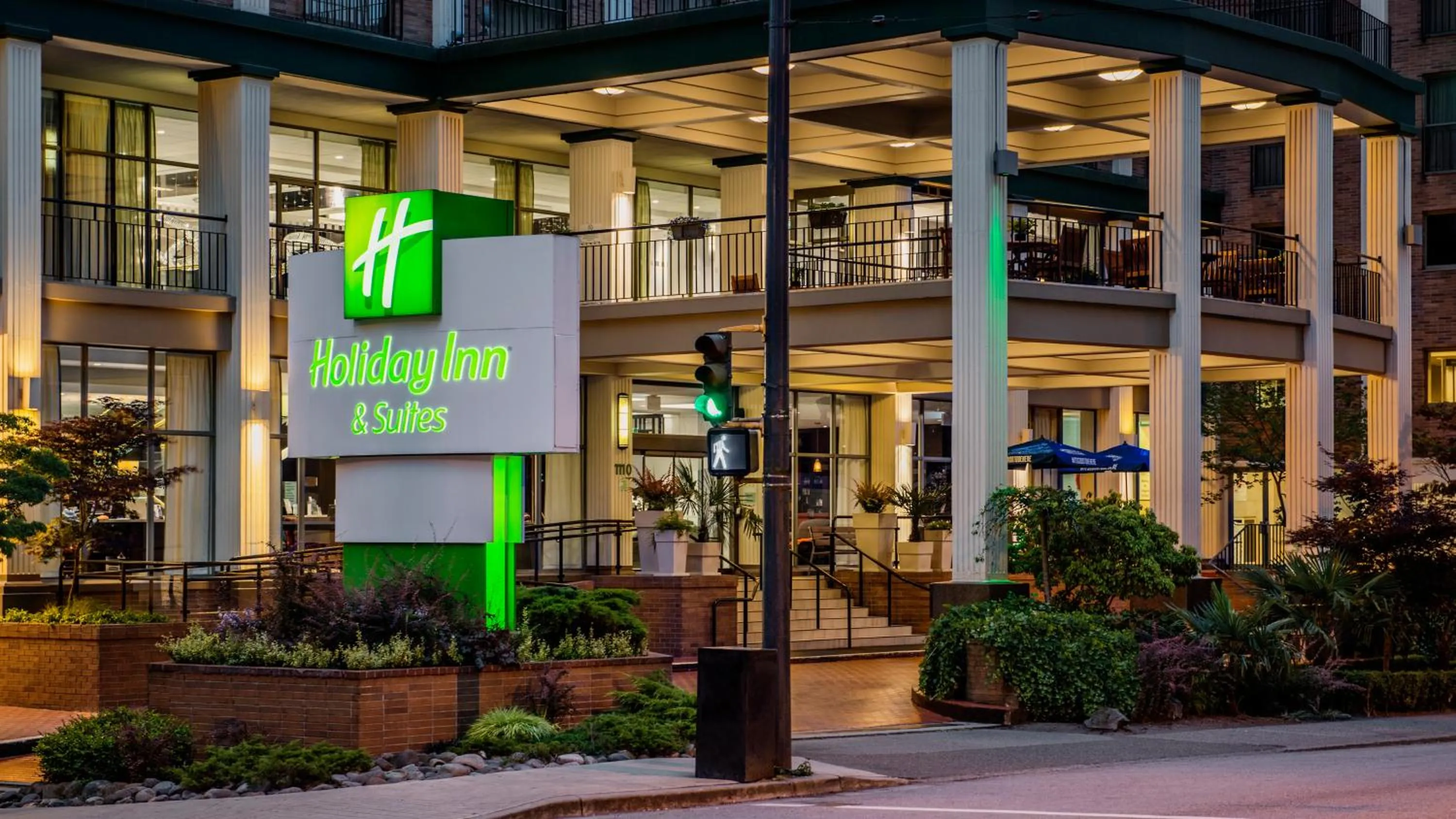 Property building in Holiday Inn & Suites Vancouver Downtown by IHG