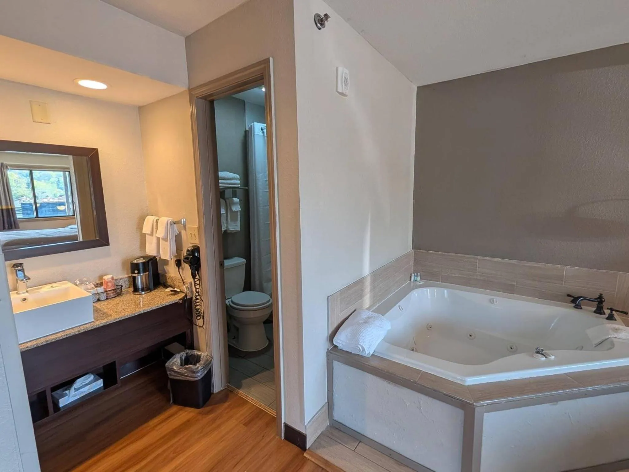 Bedroom, Bed in Super 8 by Wyndham Helen