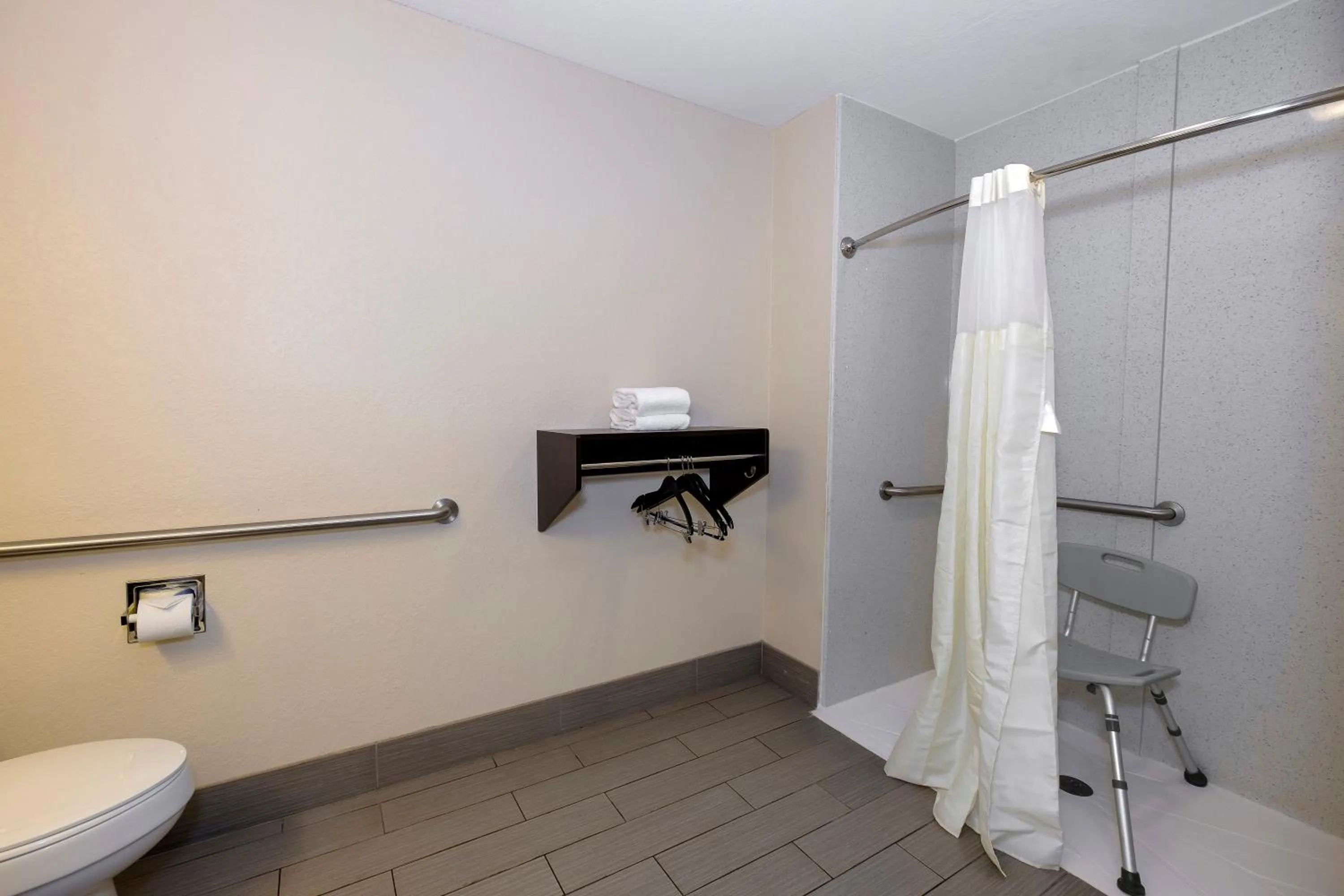 Bathroom in Red Roof Inn Helen