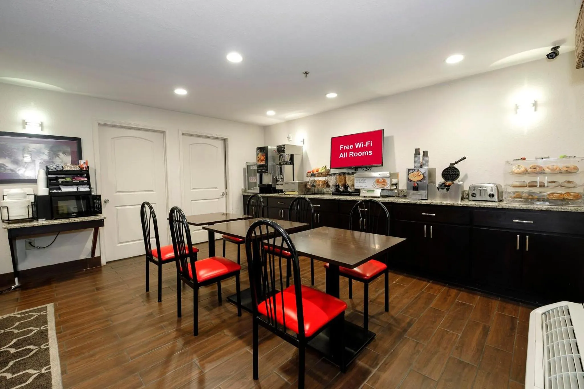 Breakfast in Red Roof Inn Helen