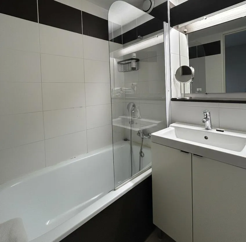 Contact Hôtel Le Provençal Bordeaux Lac