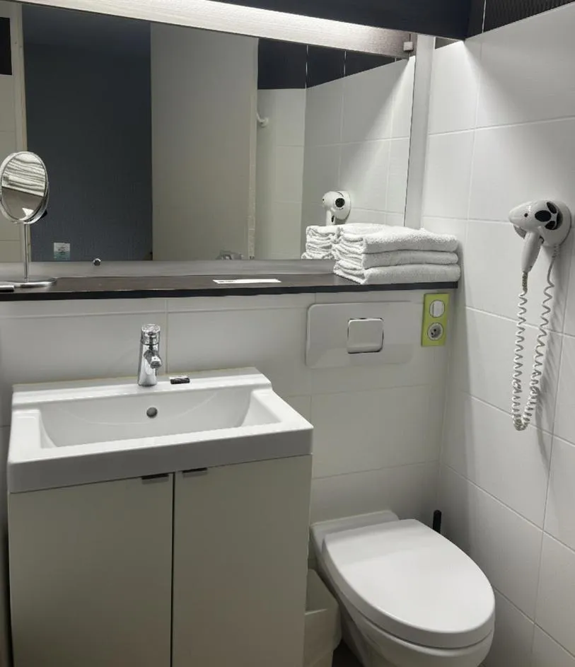 Contact Hôtel Le Provençal Bordeaux Lac