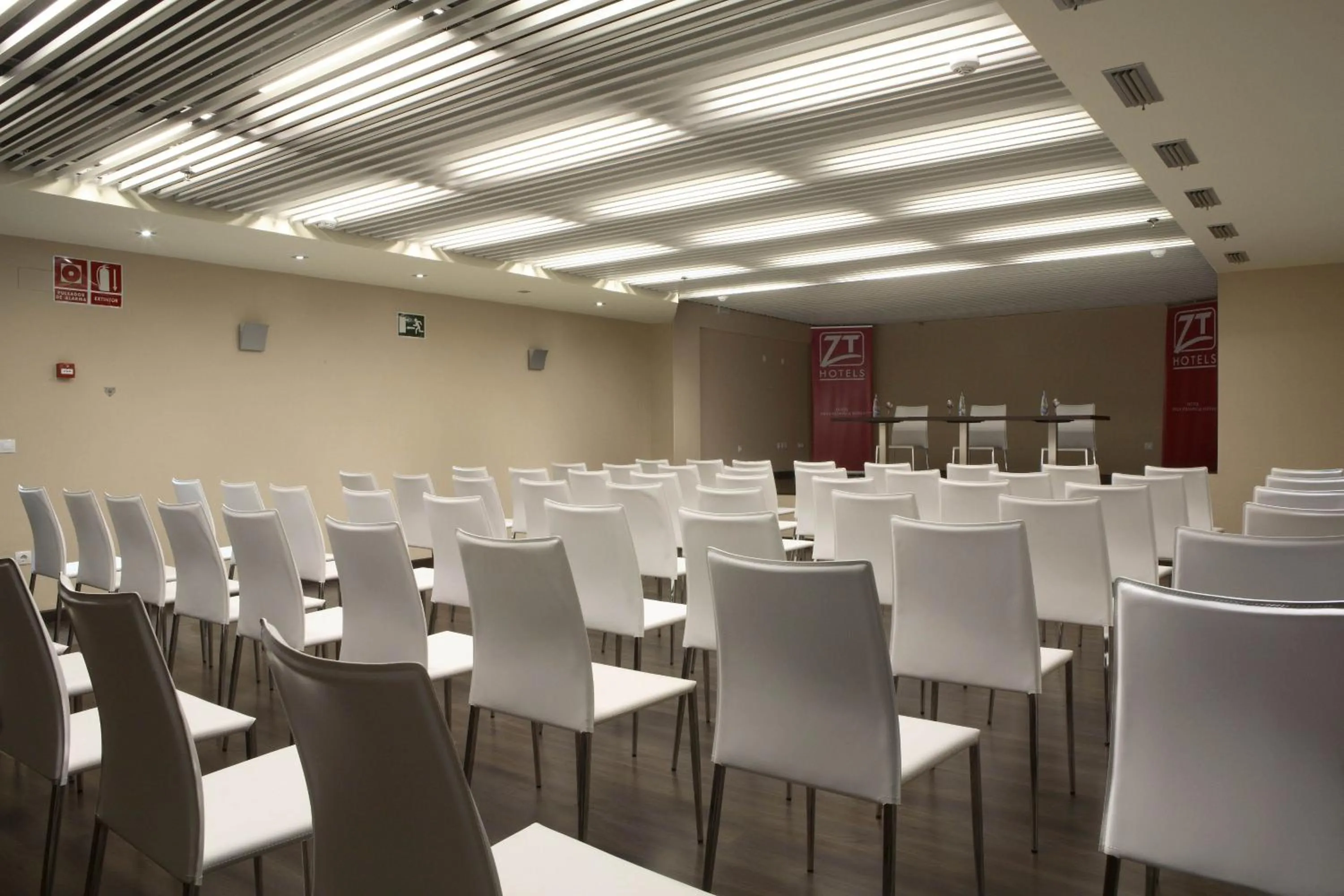 Meeting/conference room in Hotel & Spa Villa Olimpica Suites