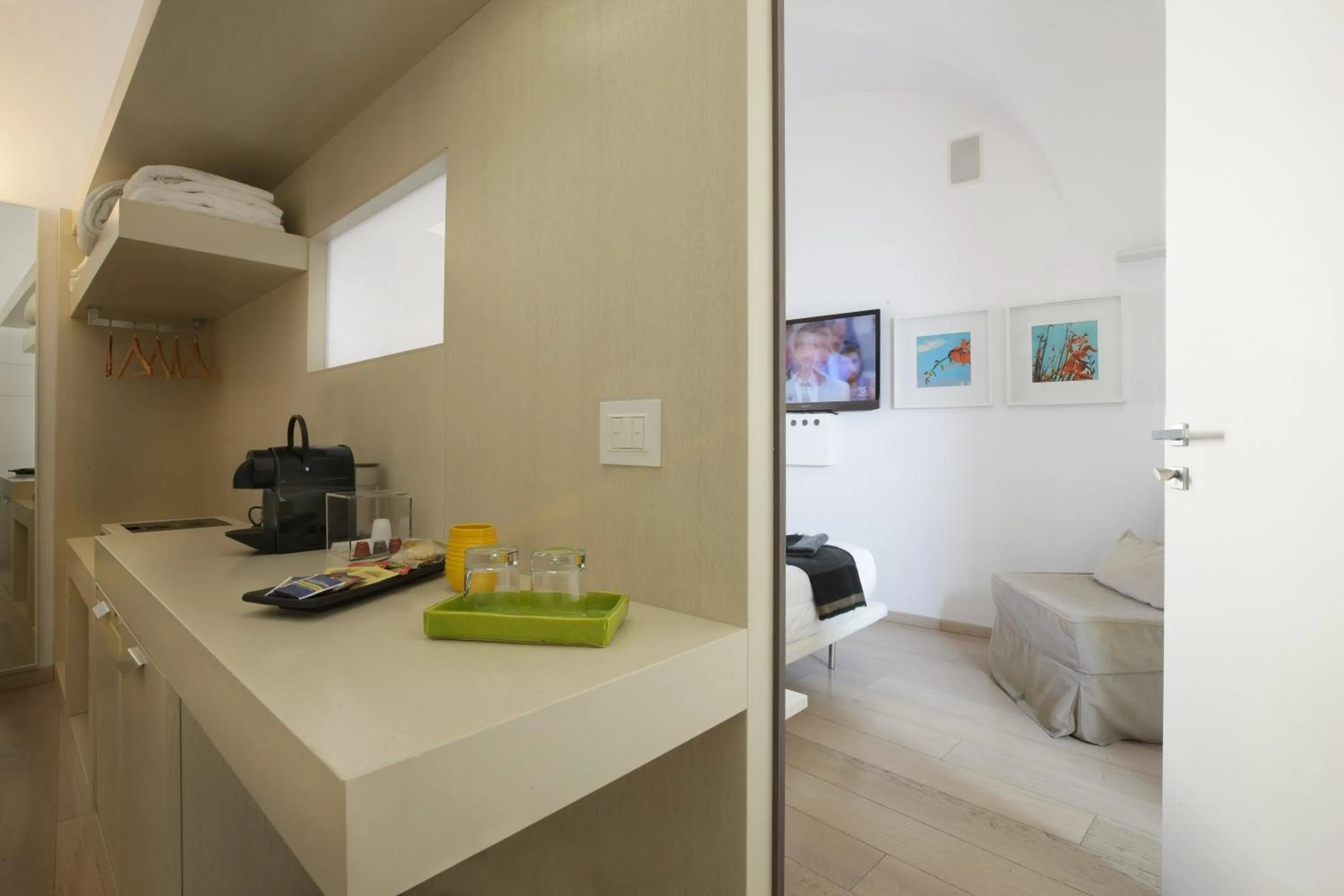 Kitchen or kitchenette, Bed in Santacroce Luxury Rooms