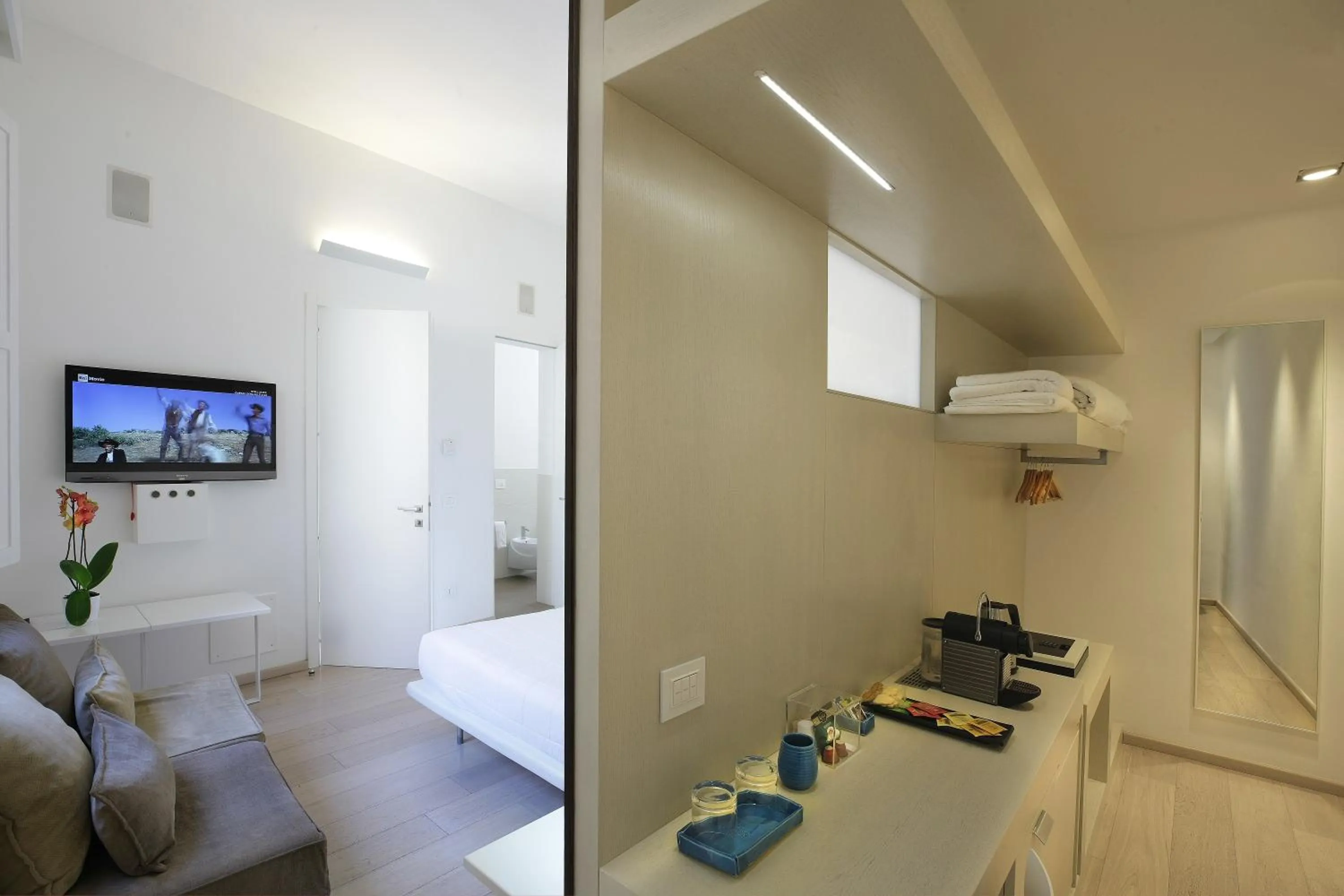 Kitchen or kitchenette in Santacroce Luxury Rooms