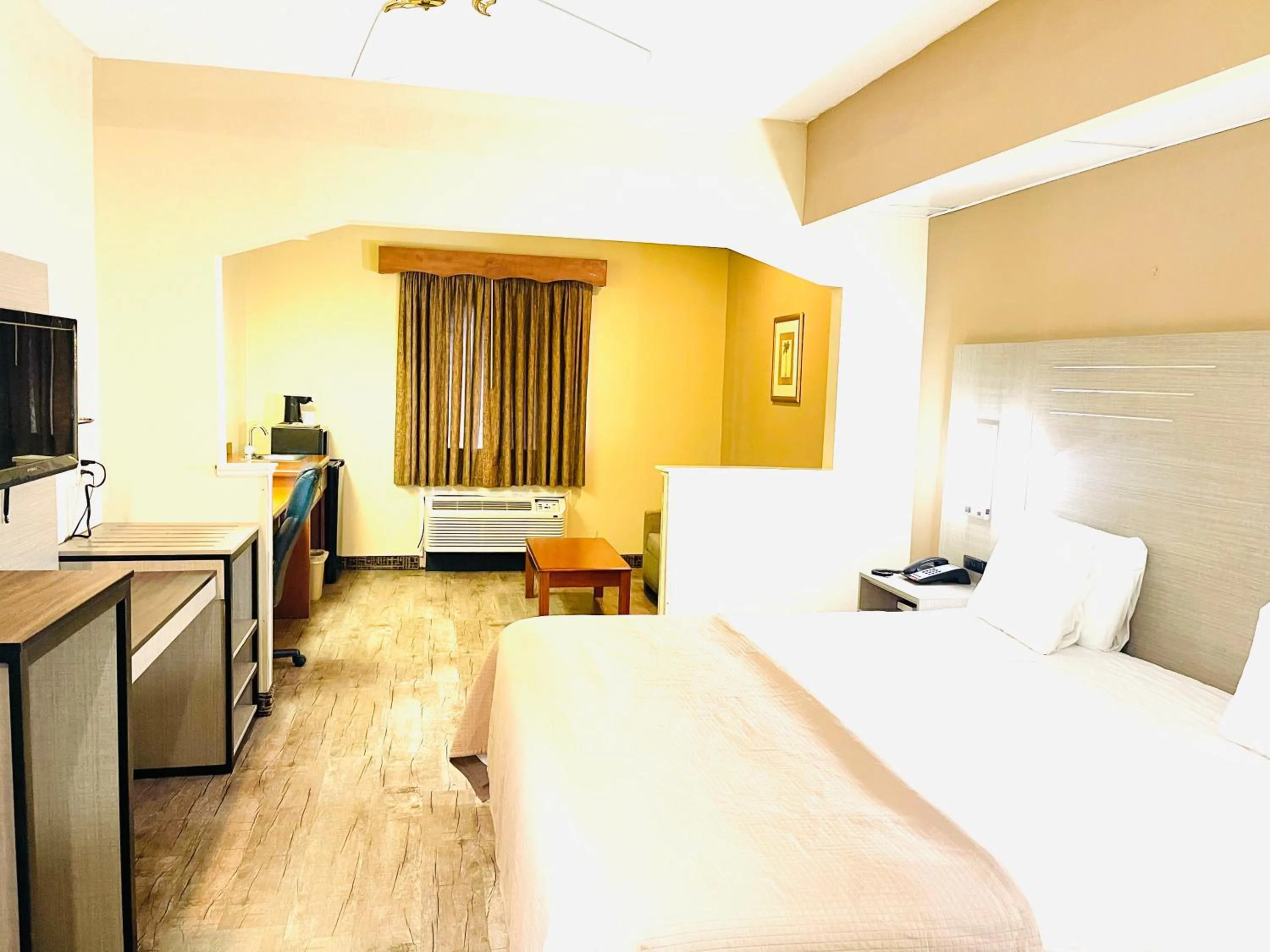 Bed in America's Best Inns Flowood