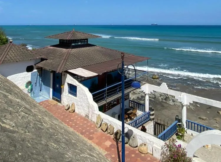 Quadruple Room with Balcony in Hosteria Farallon Dillon