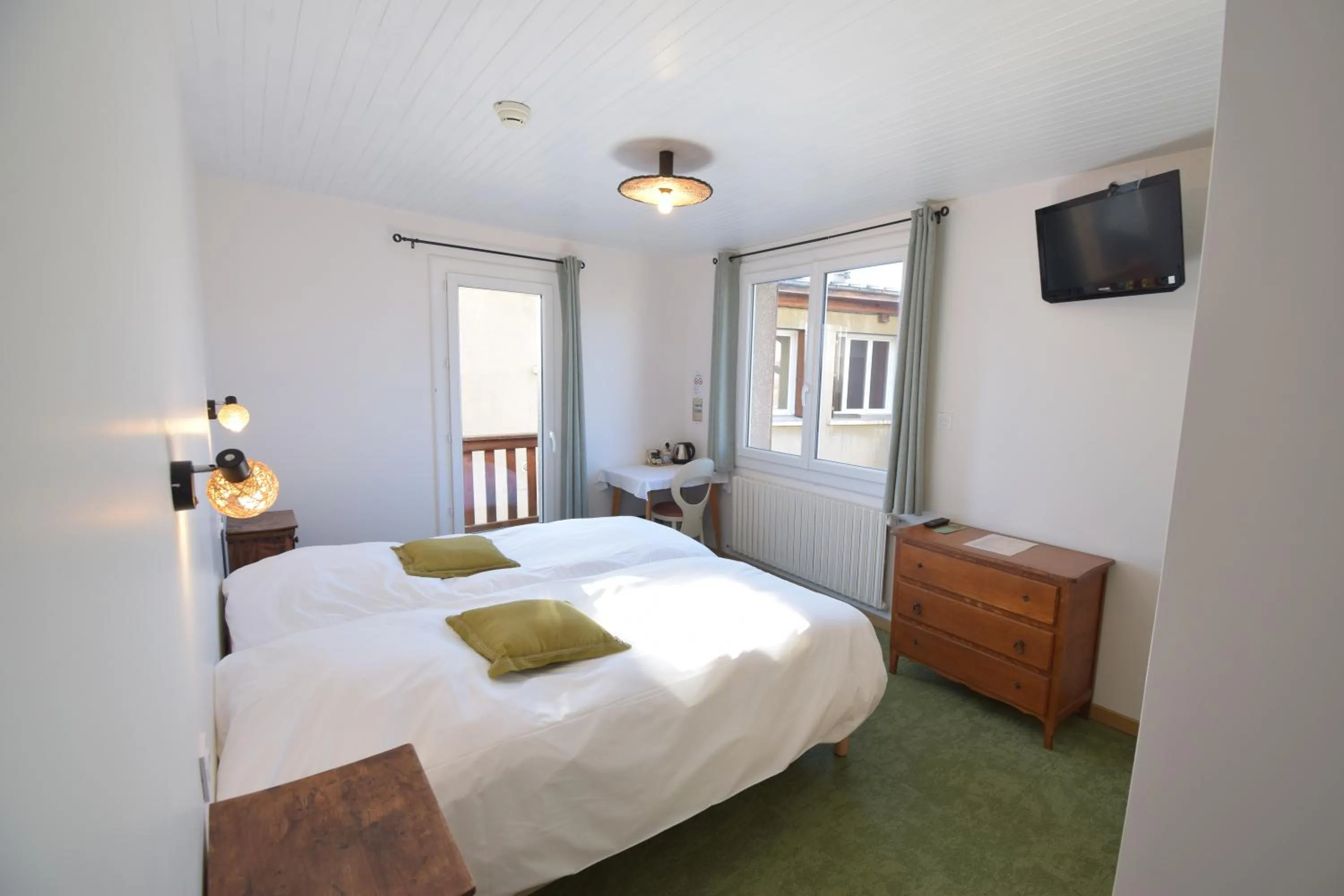 Bed in Hotel Les Chenets