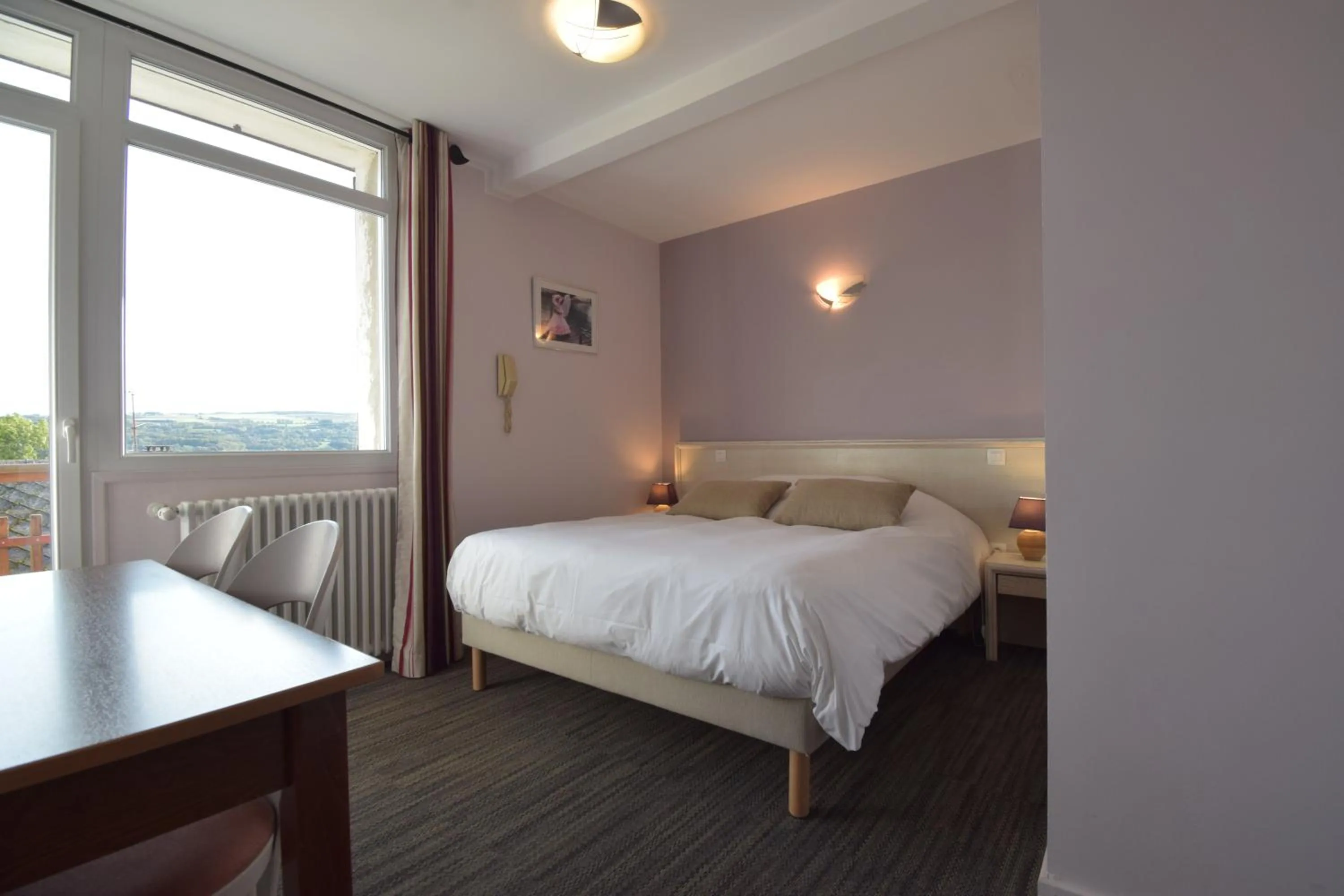 Bed in Hotel Les Chenets