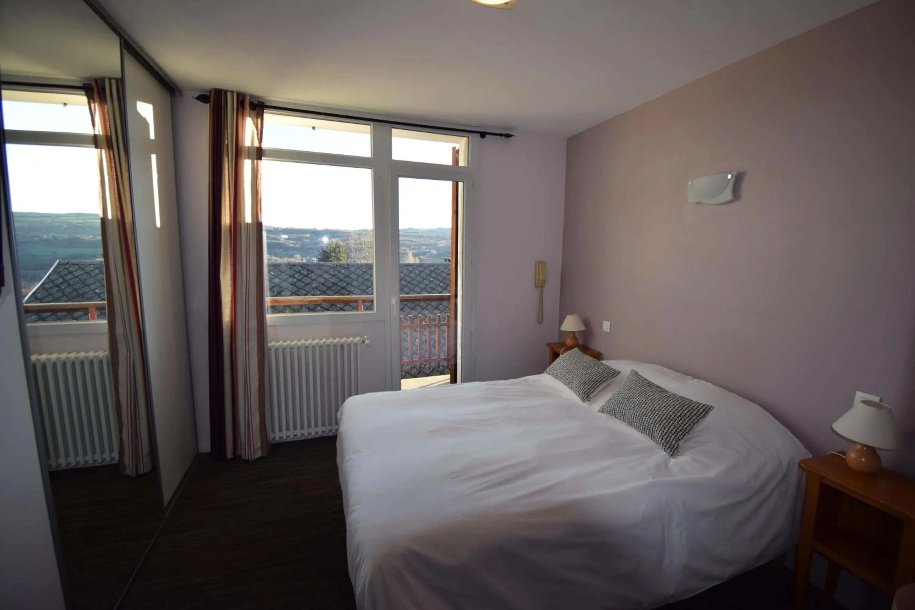 Bed in Hotel Les Chenets