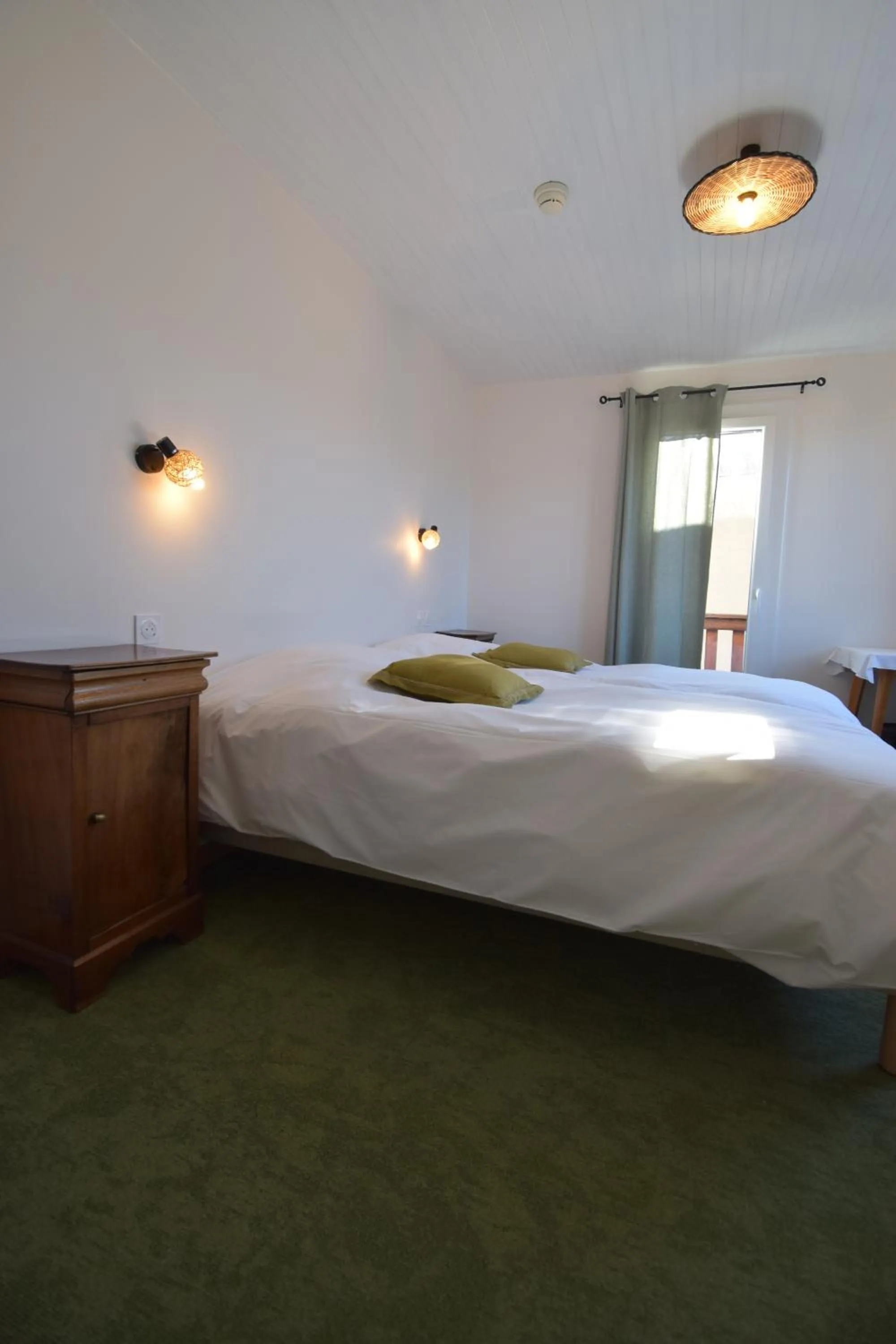 Bed in Hotel Les Chenets