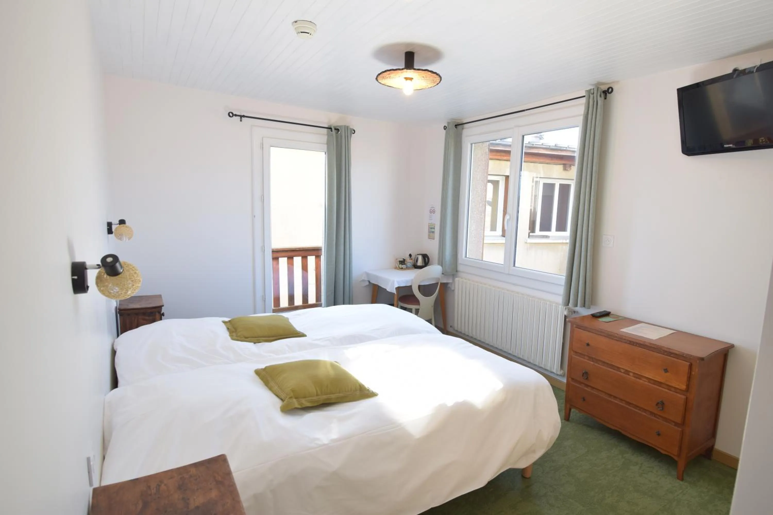 Bed in Hotel Les Chenets