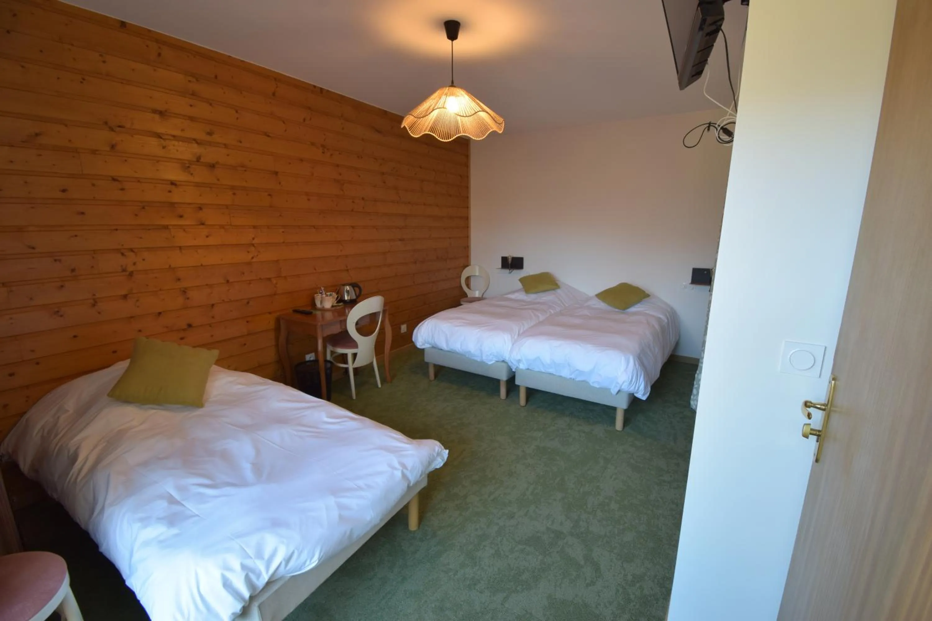 Bed in Hotel Les Chenets