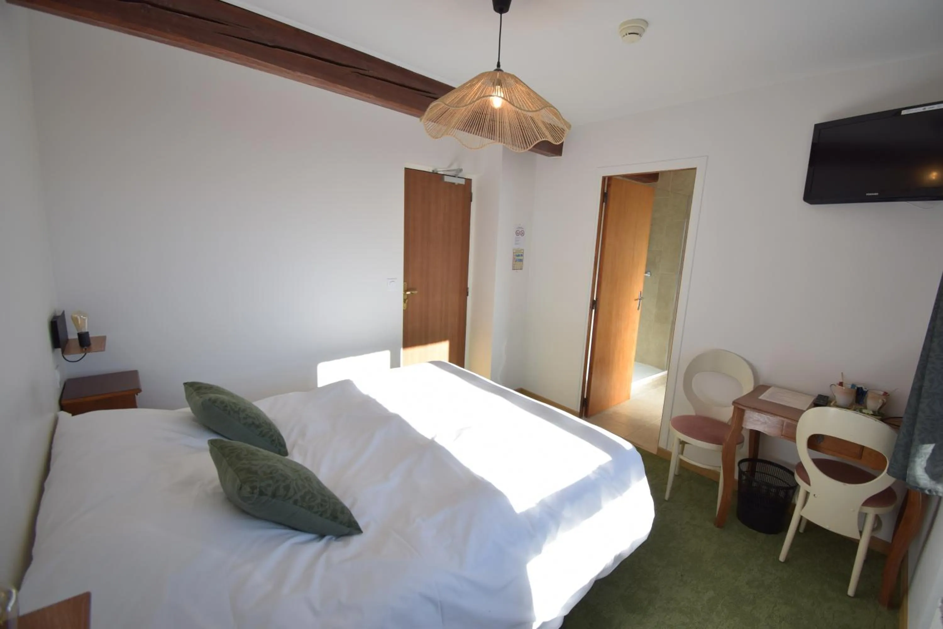 Bed in Hotel Les Chenets