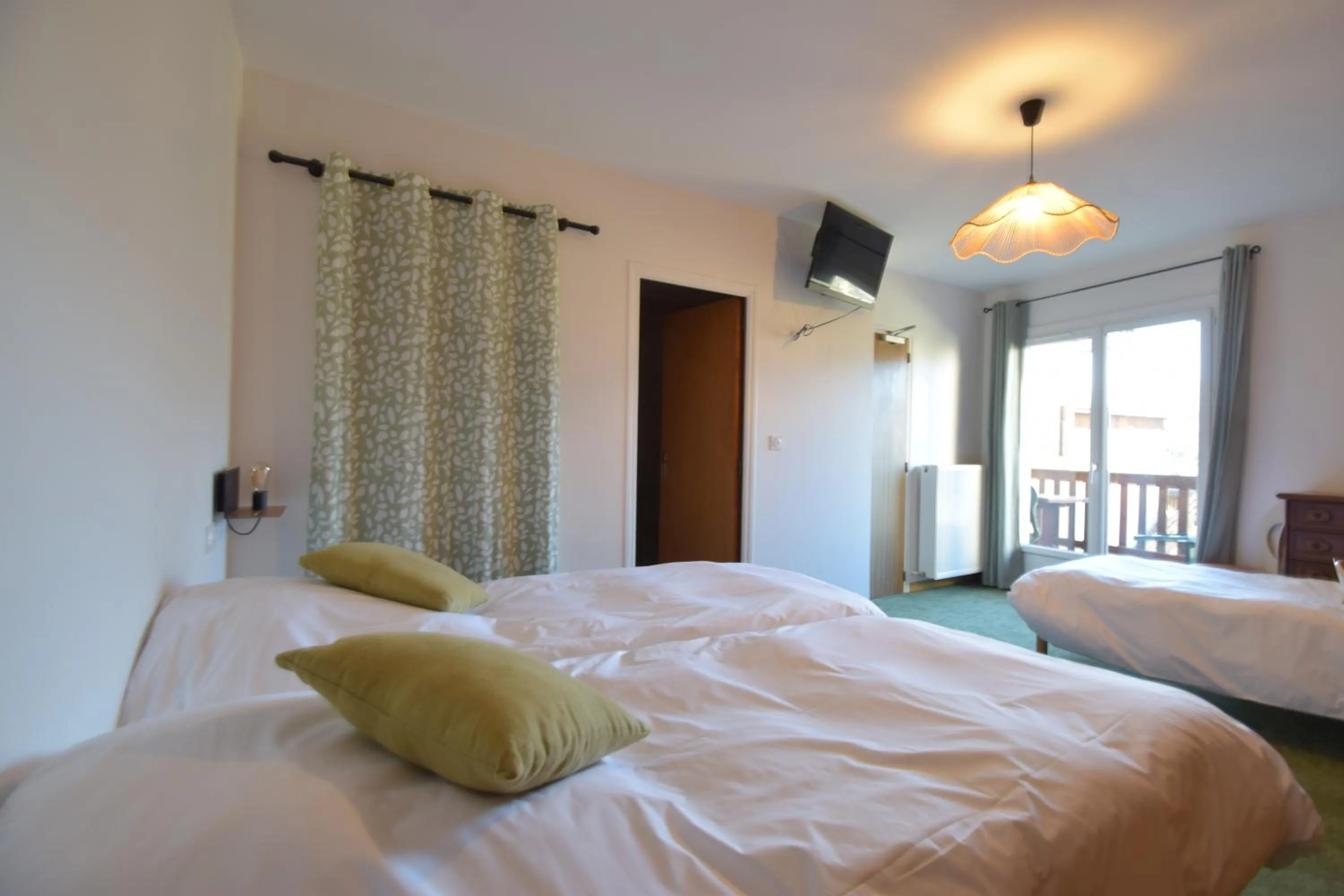 Bed in Hotel Les Chenets