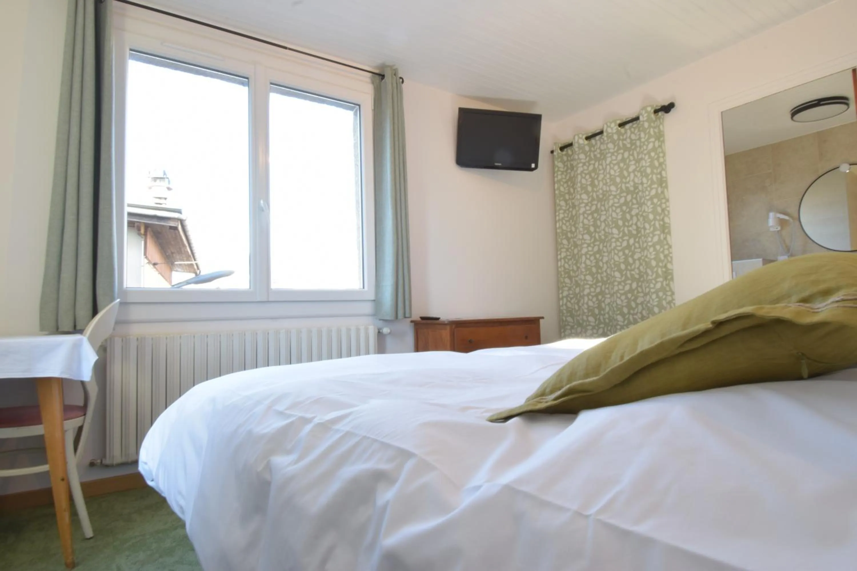 Bed in Hotel Les Chenets