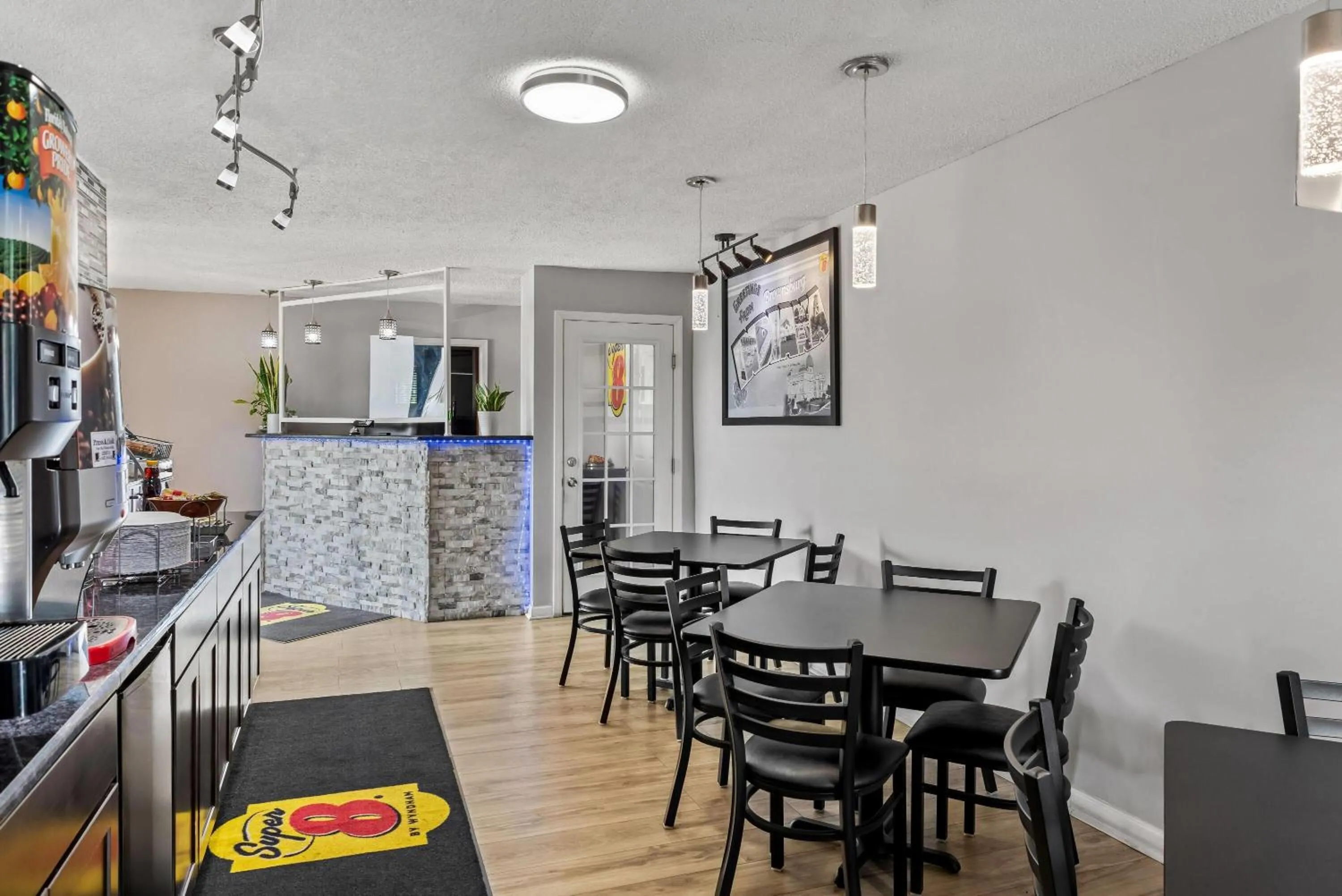 Restaurant/places to eat in Super 8 by Wyndham Brownsburg