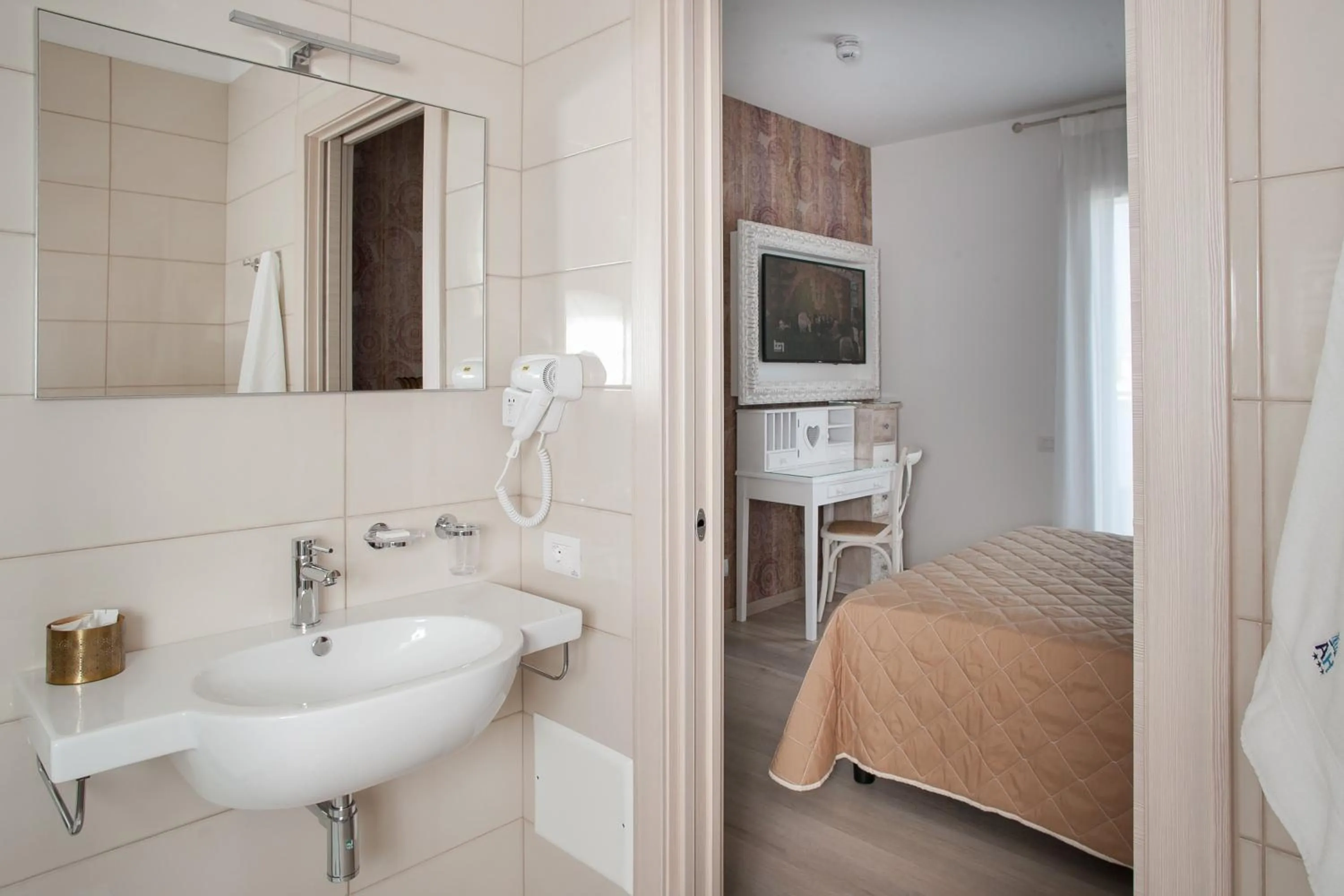 Shower, Bed in Hotel Albatros 3 Stelle Superior