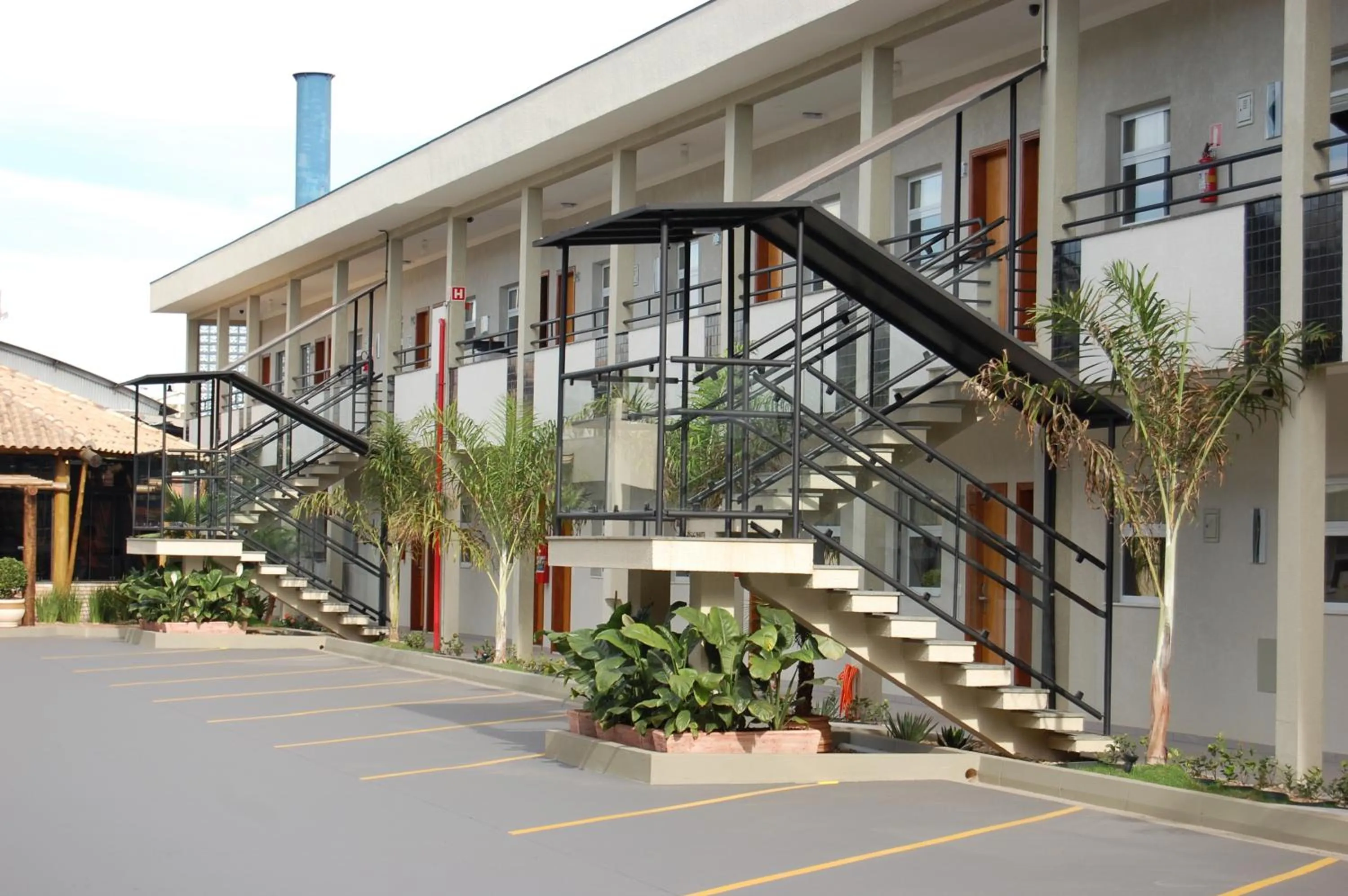 Facade/entrance in Limeira Suítes