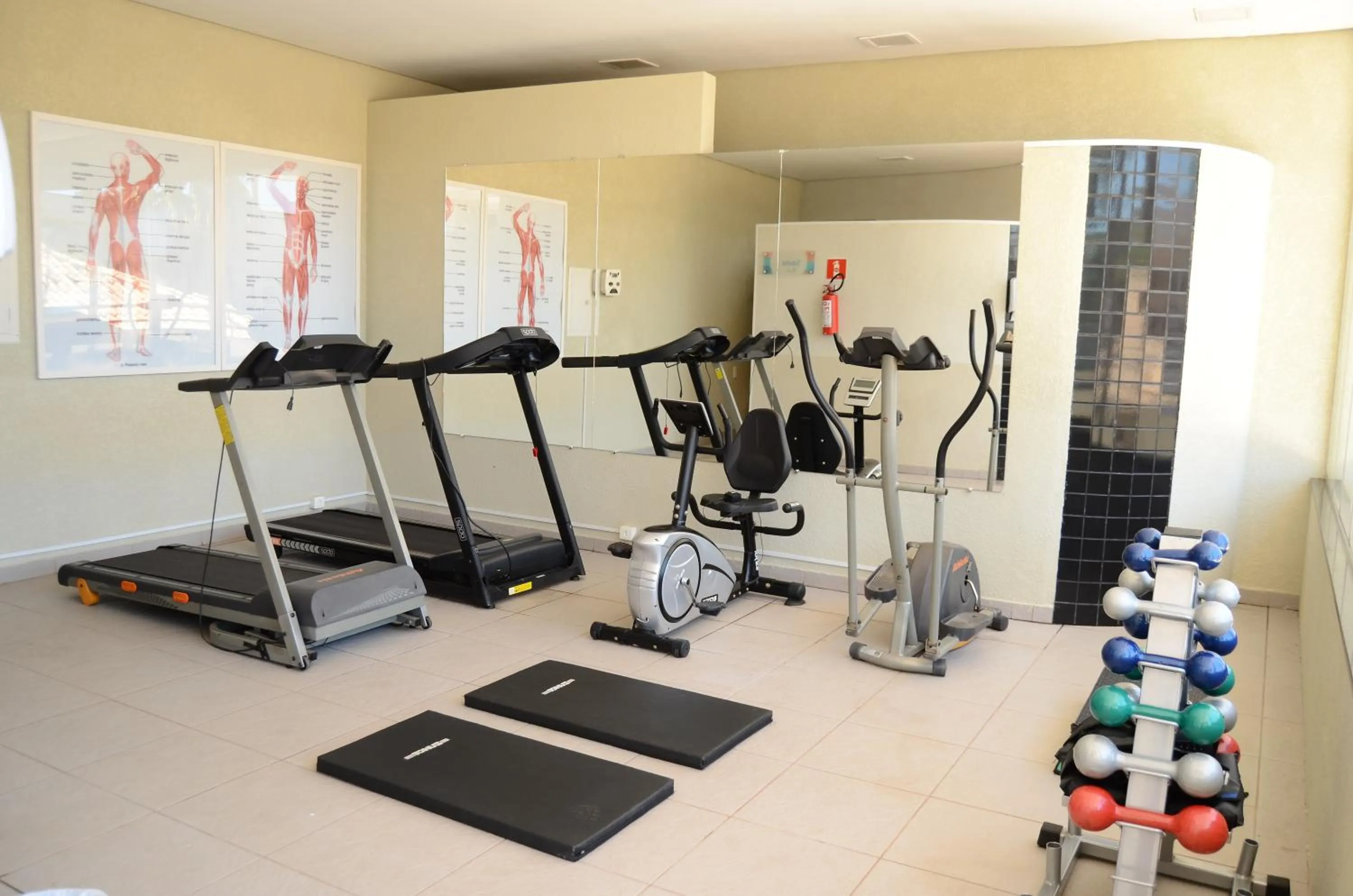 Fitness centre/facilities in Limeira Suítes