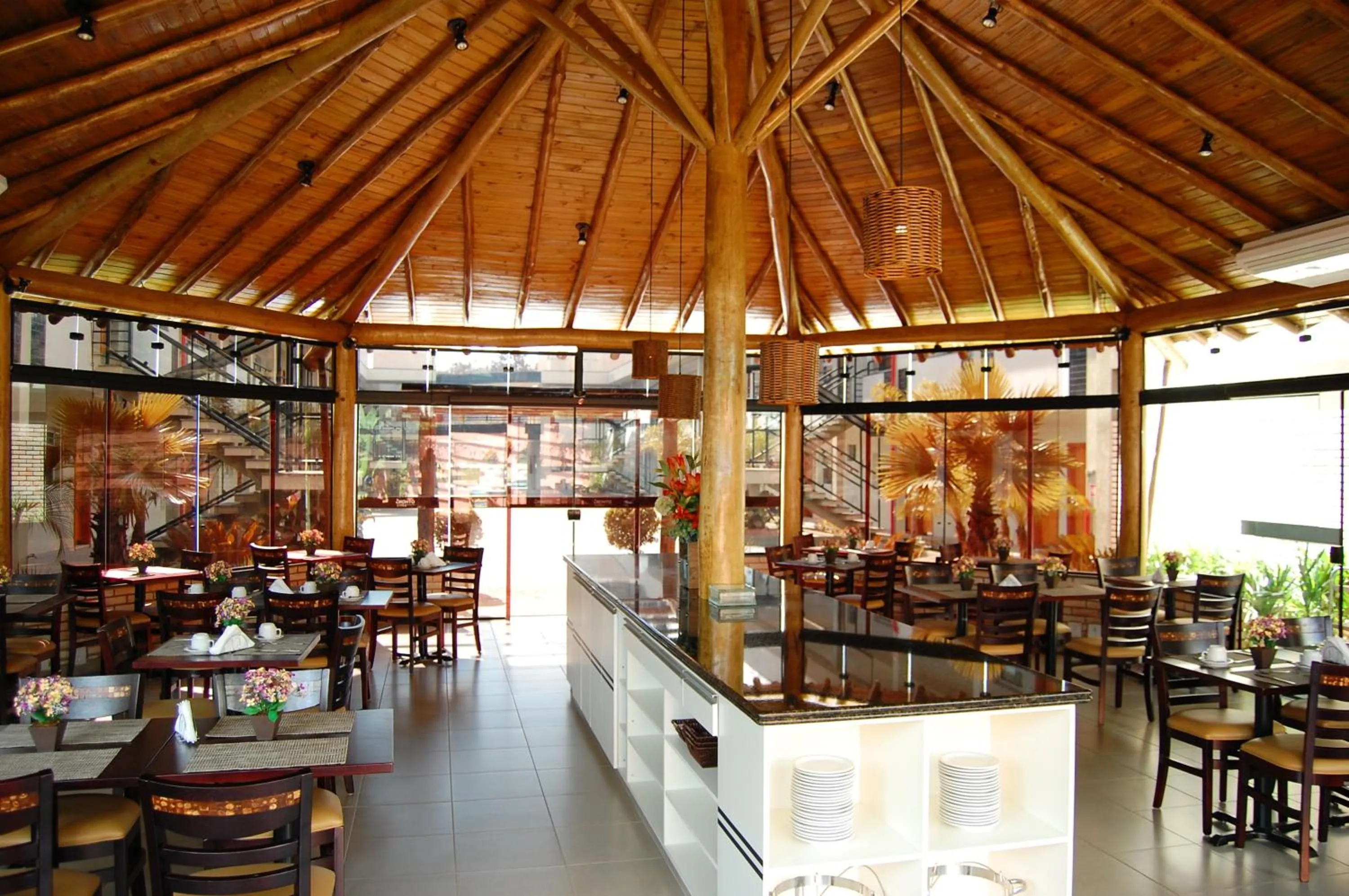 Restaurant/places to eat in Limeira Suítes