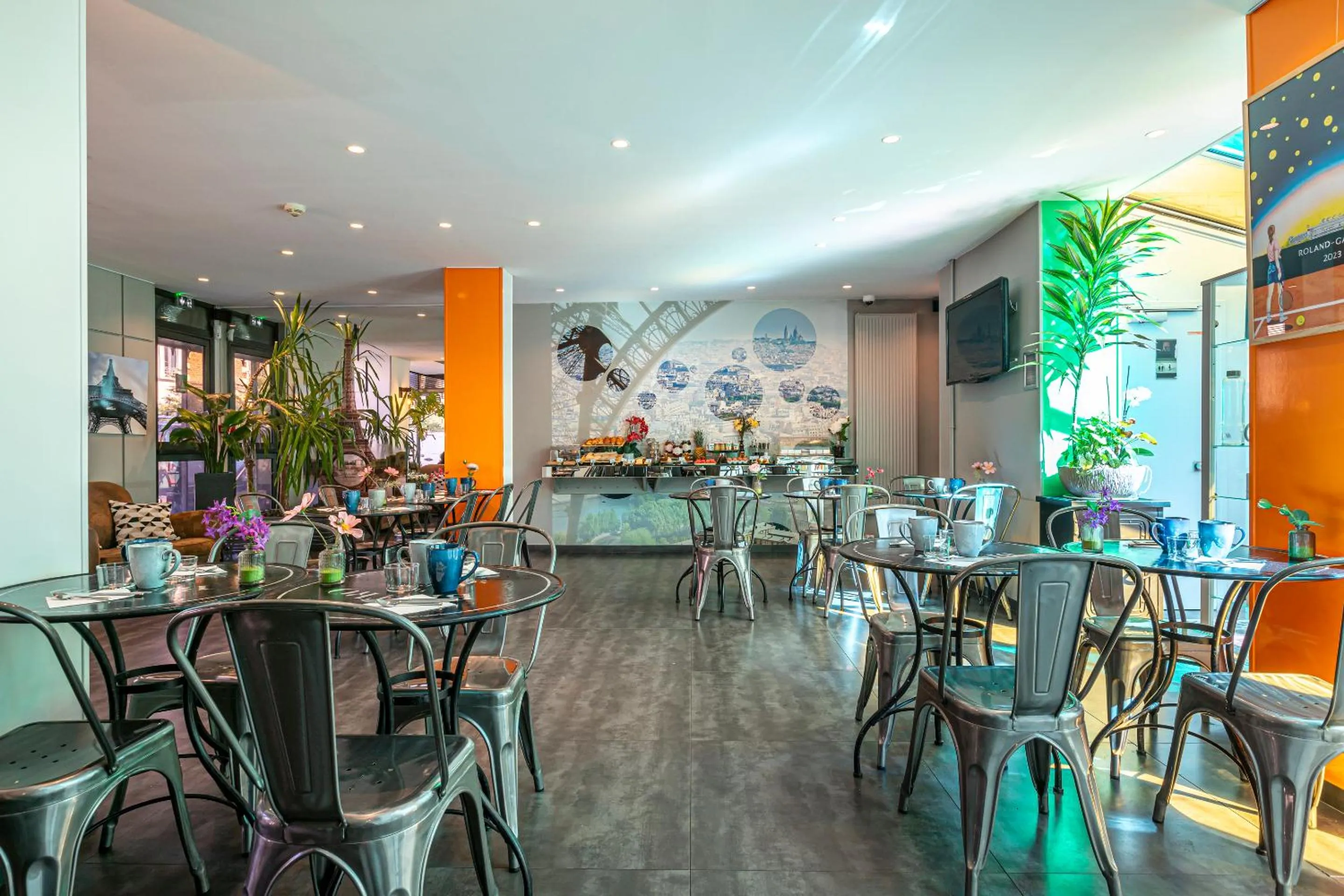 Restaurant/places to eat in Hotel Alpha Paris Eiffel by Patrick Hayat