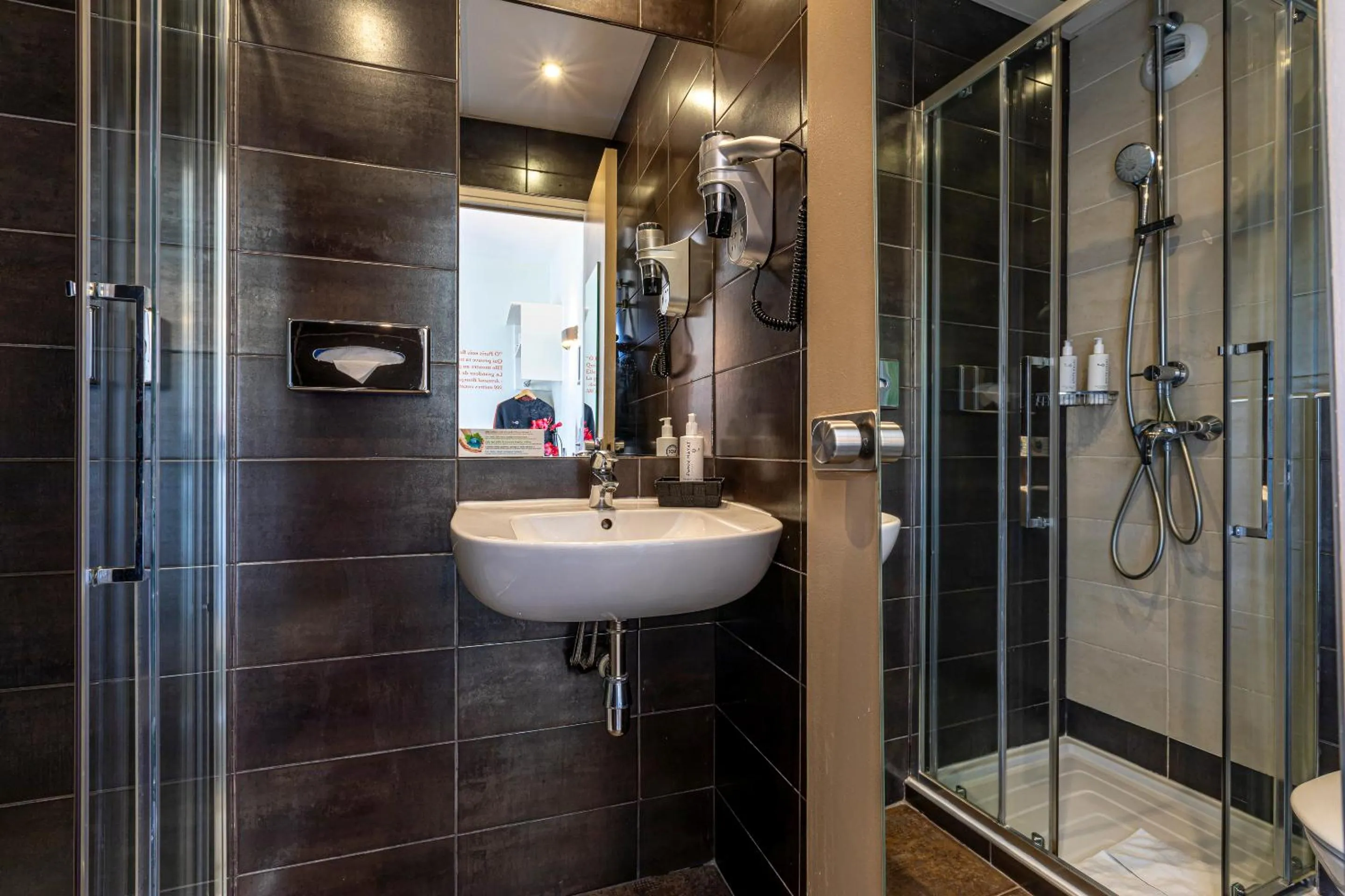 Shower in Hotel Alpha Paris Eiffel by Patrick Hayat