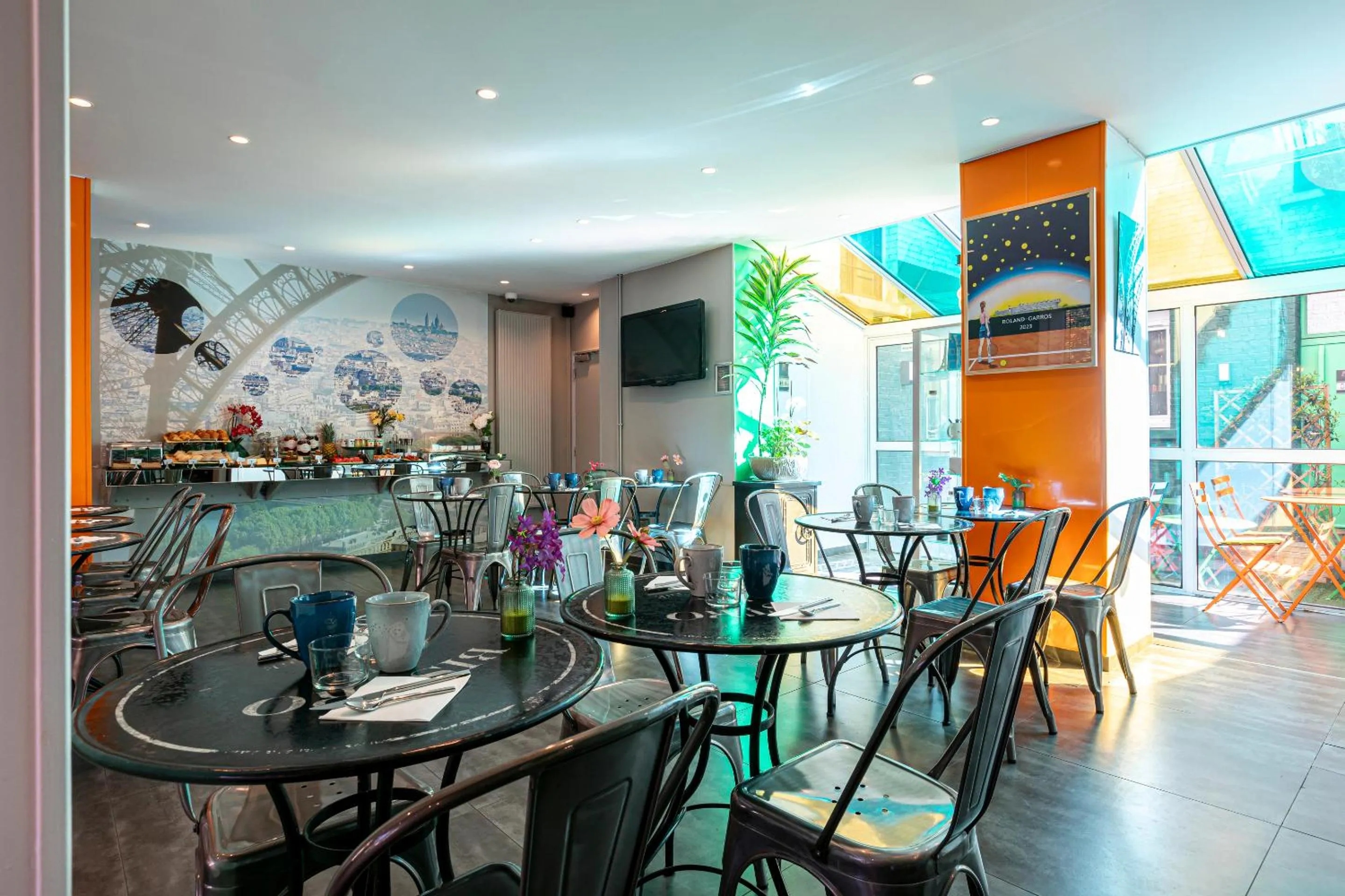 Restaurant/places to eat in Hotel Alpha Paris Eiffel by Patrick Hayat