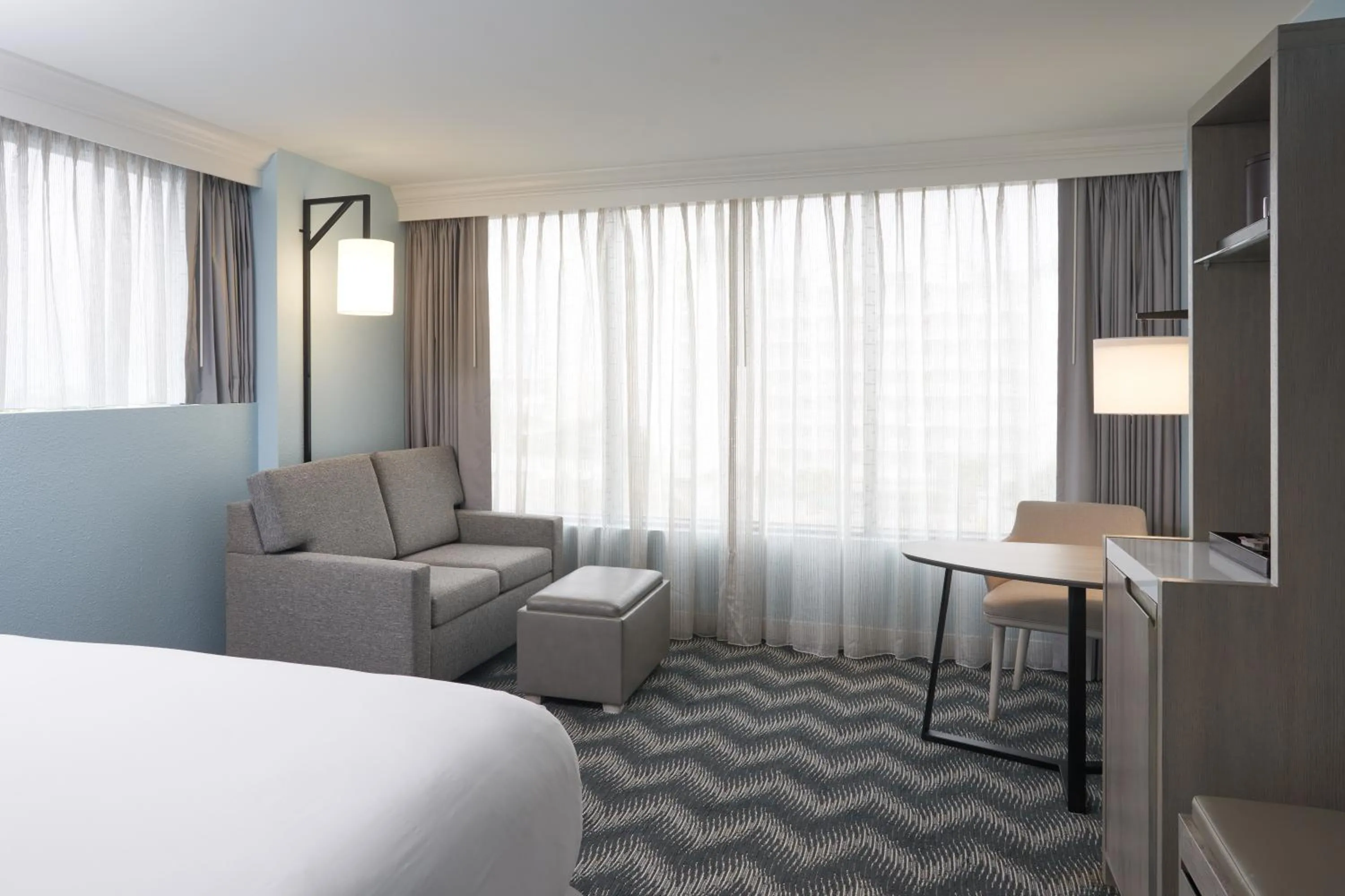 Seating area, Bed in Hilton Cocoa Beach Oceanfront