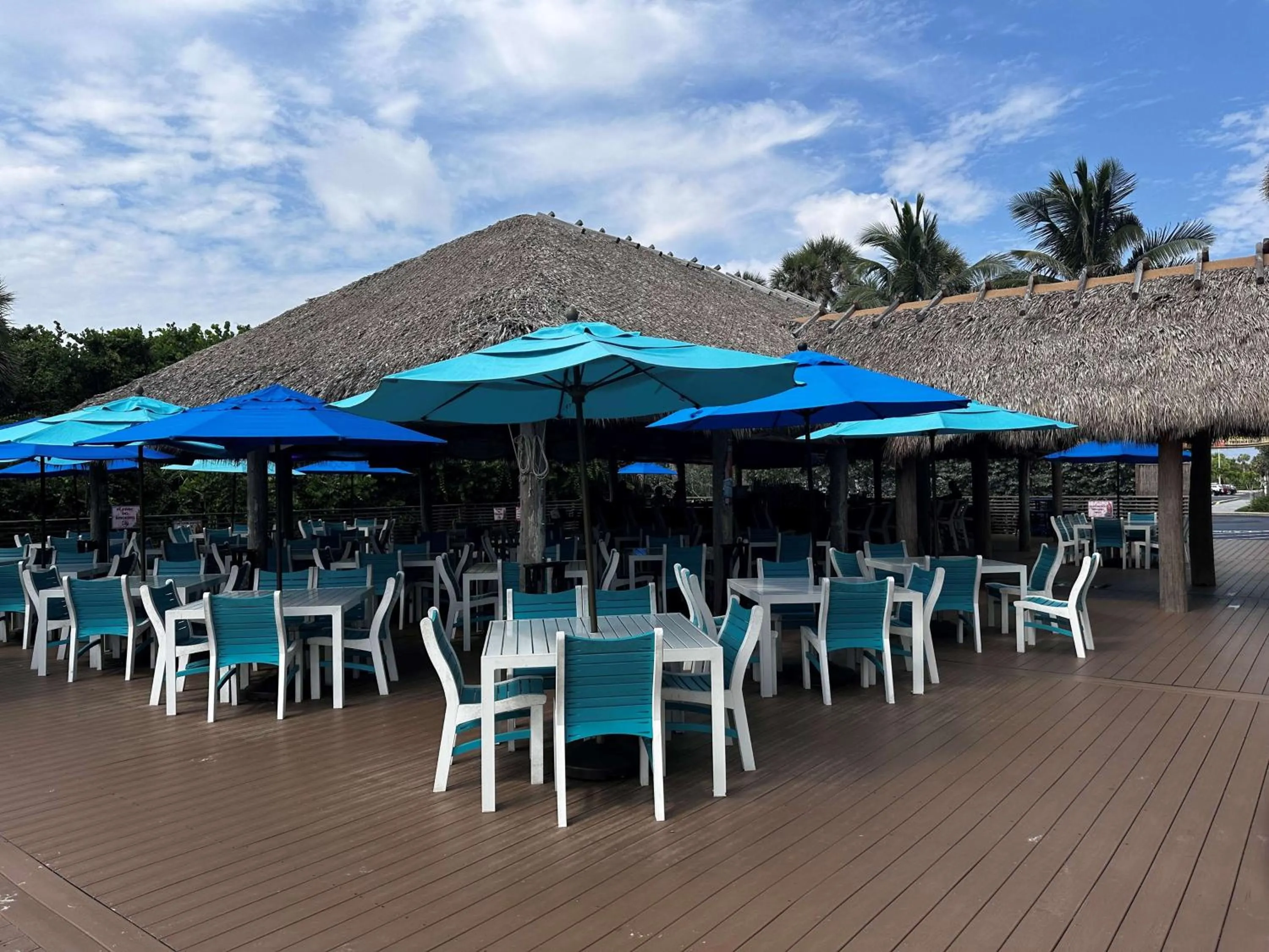 Lounge or bar in Hilton Cocoa Beach Oceanfront