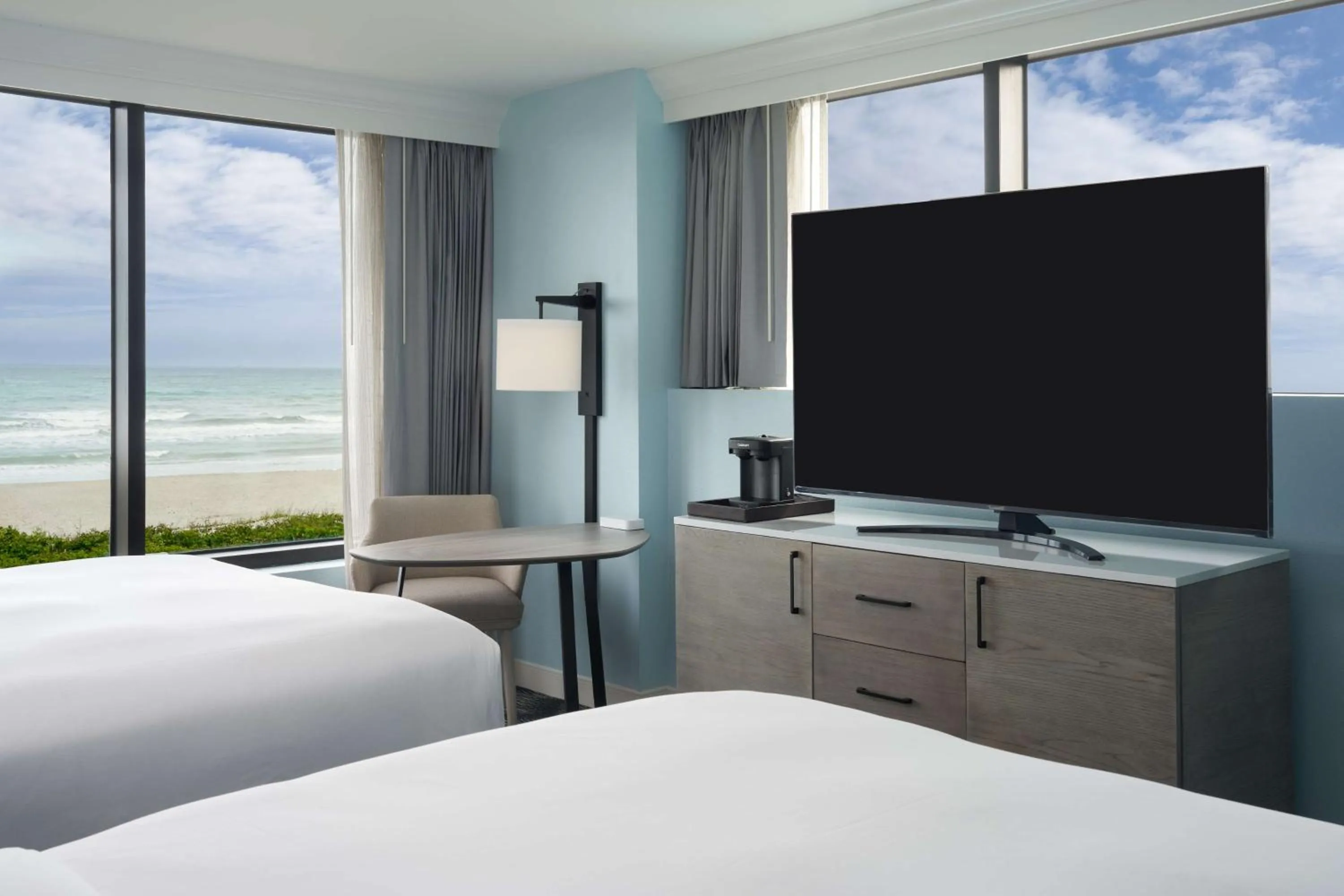 Bed in Hilton Cocoa Beach Oceanfront