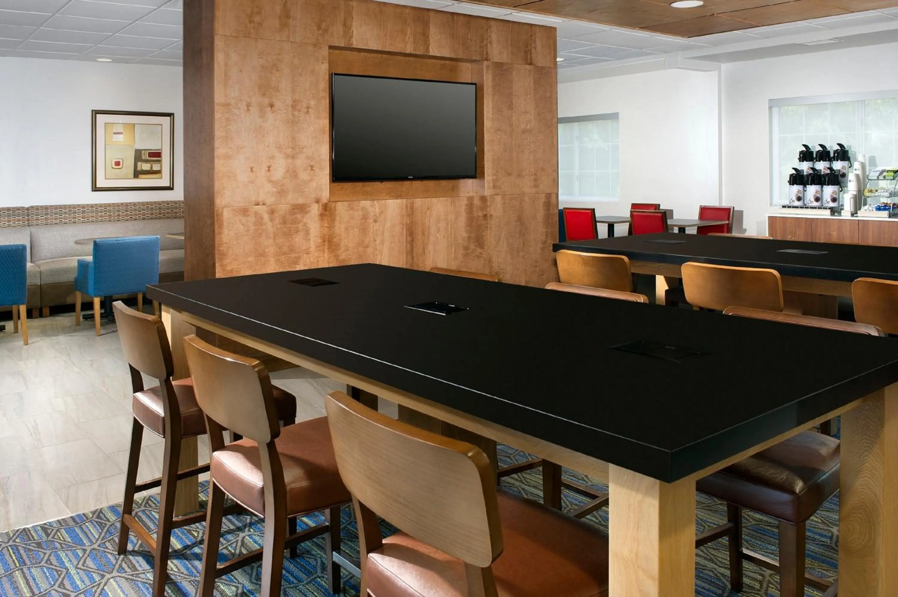 Breakfast in Holiday Inn Express & Suites Charlottesville - Ruckersville by IHG