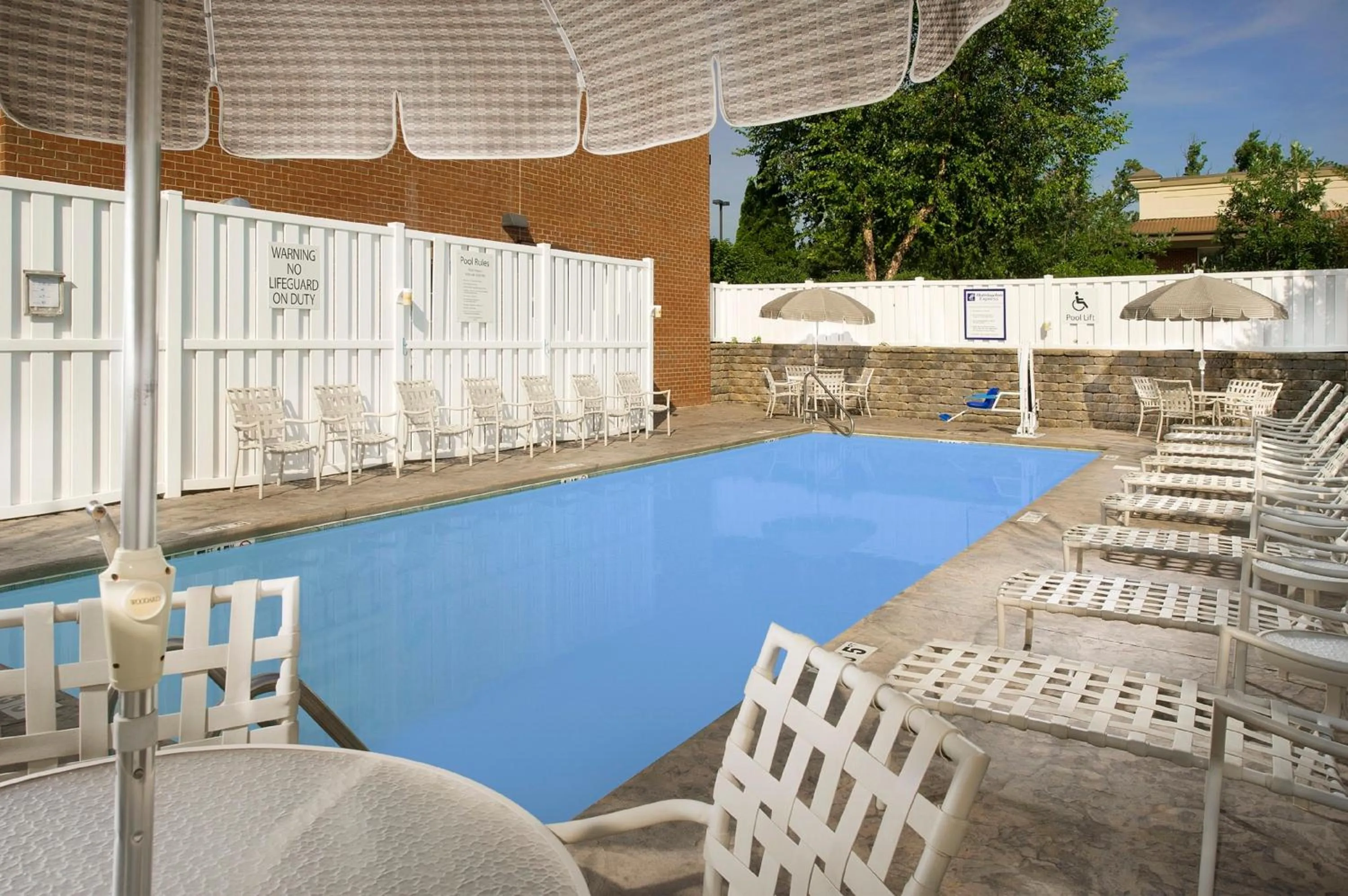 Swimming pool in Holiday Inn Express & Suites Charlottesville - Ruckersville by IHG