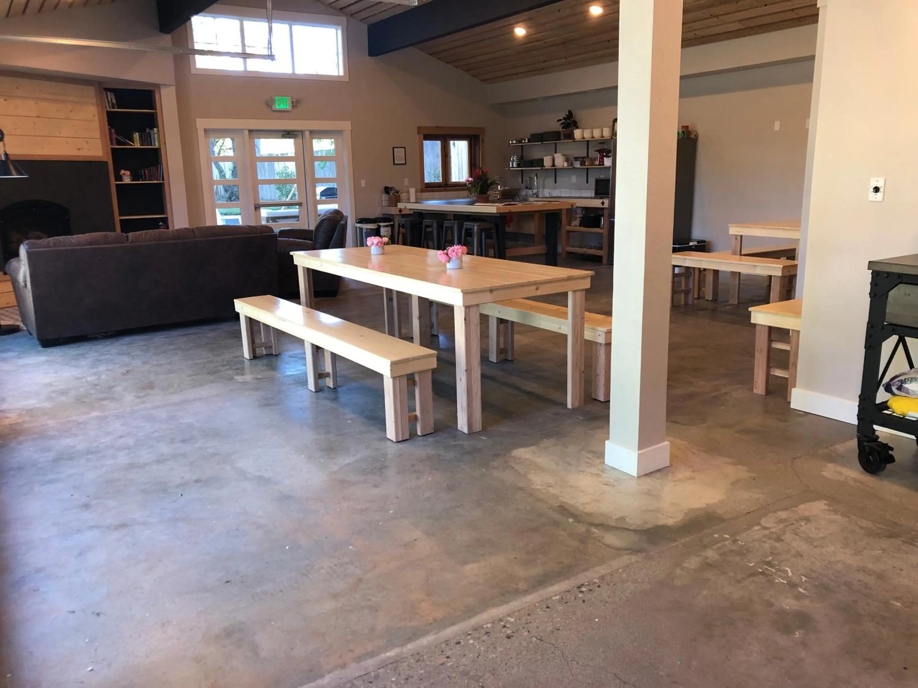 Communal lounge/ TV room in Eastside Guesthouse and Bivy