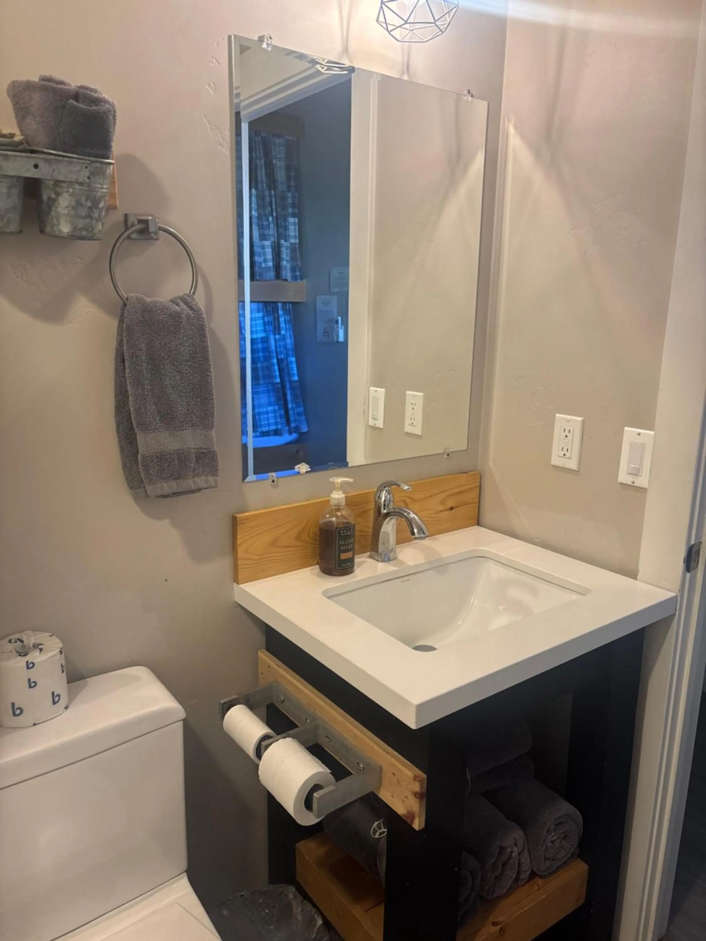 Eastside Guesthouse and Bivy