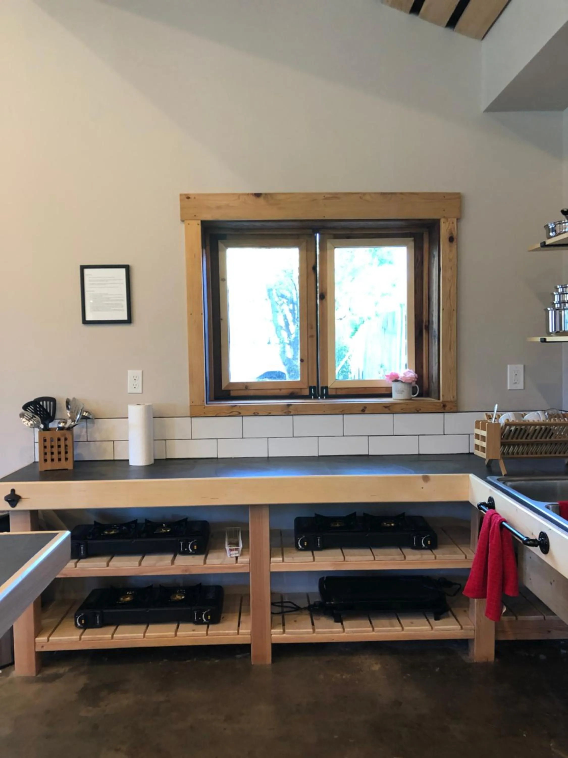 Kitchen or kitchenette in Eastside Guesthouse and Bivy