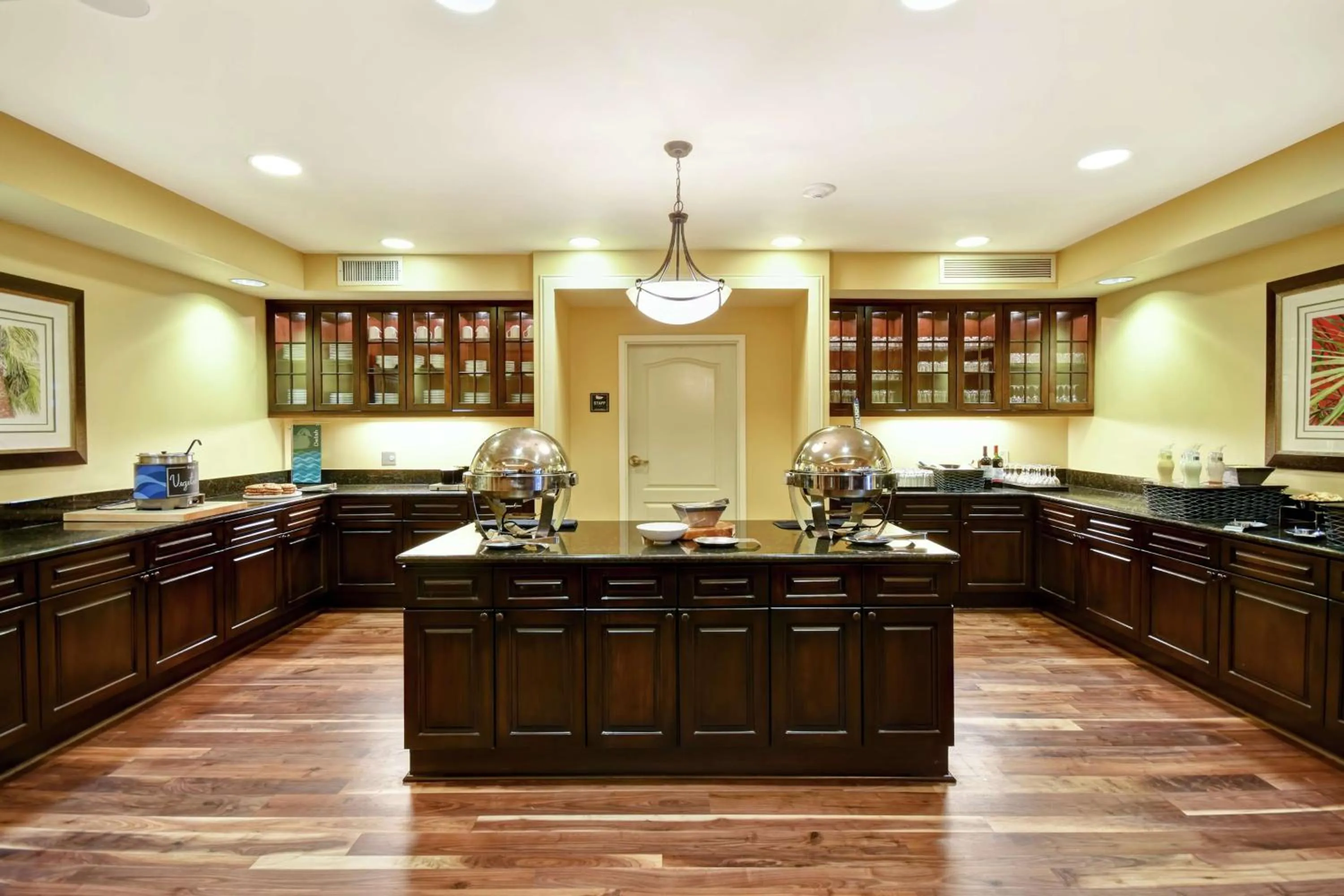Dining area in Homewood Suites by Hilton Charleston Airport/Convention Center
