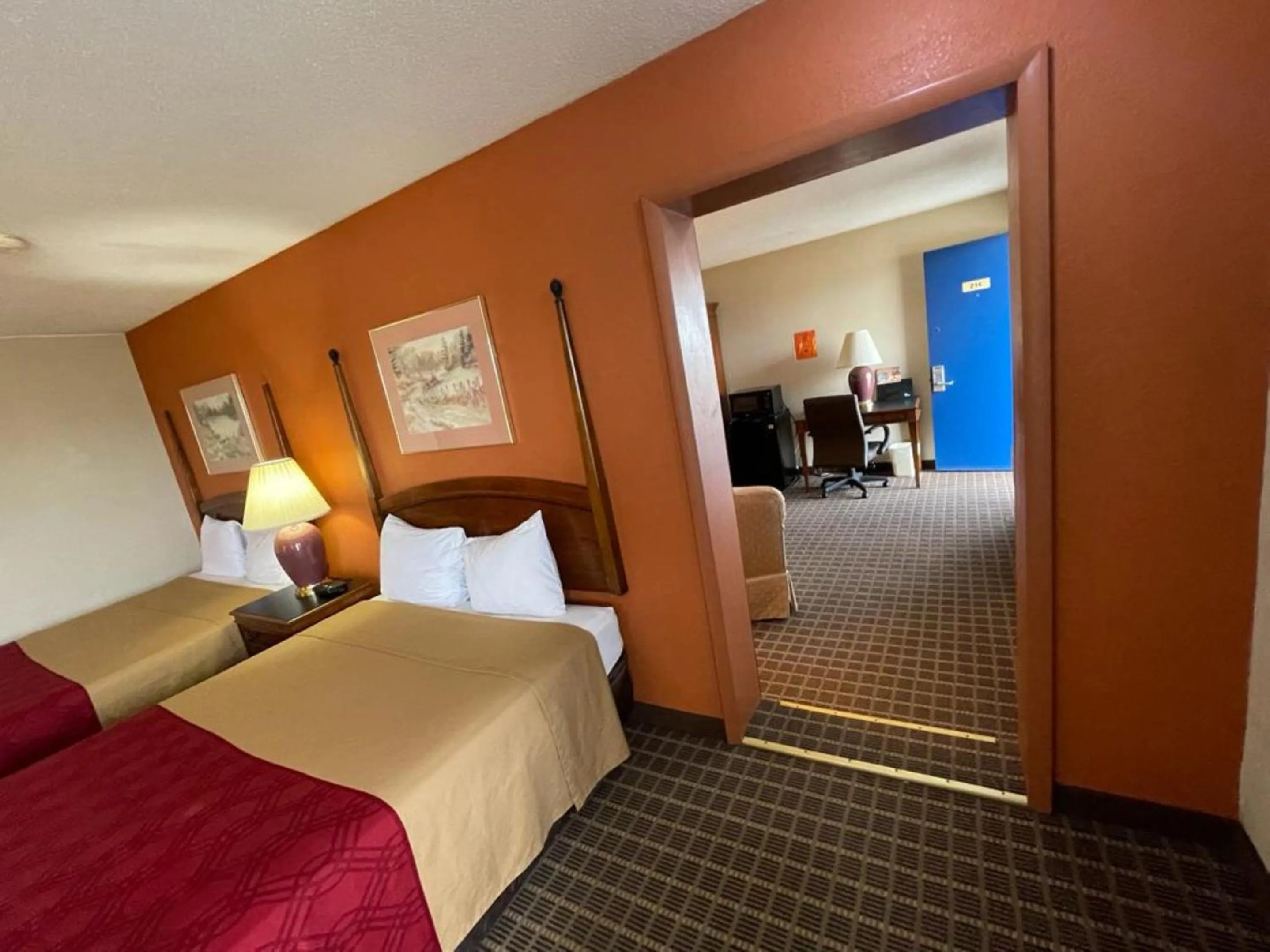 Bed in Knights Inn & Suites Emporia