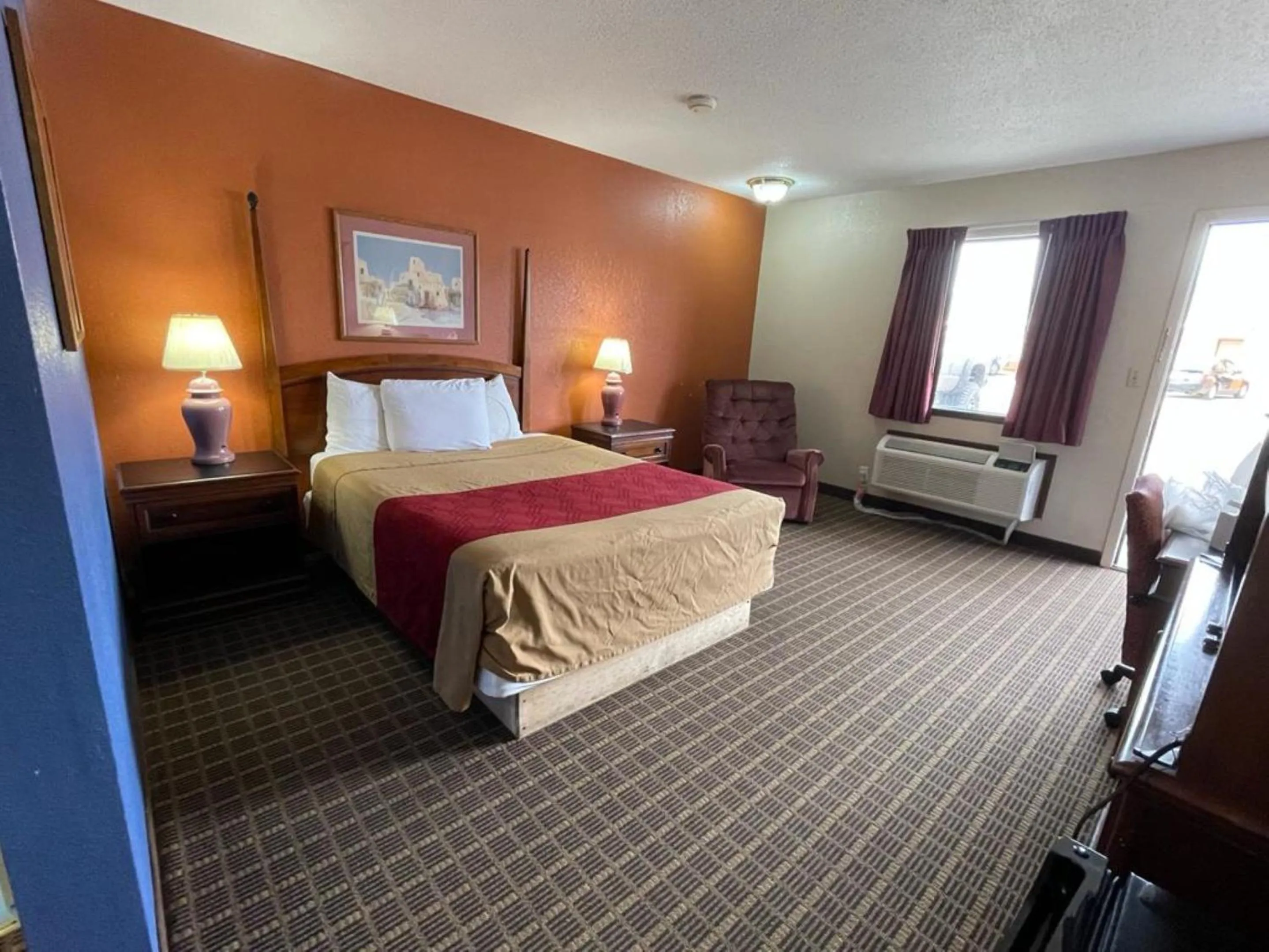 Bed in Knights Inn & Suites Emporia