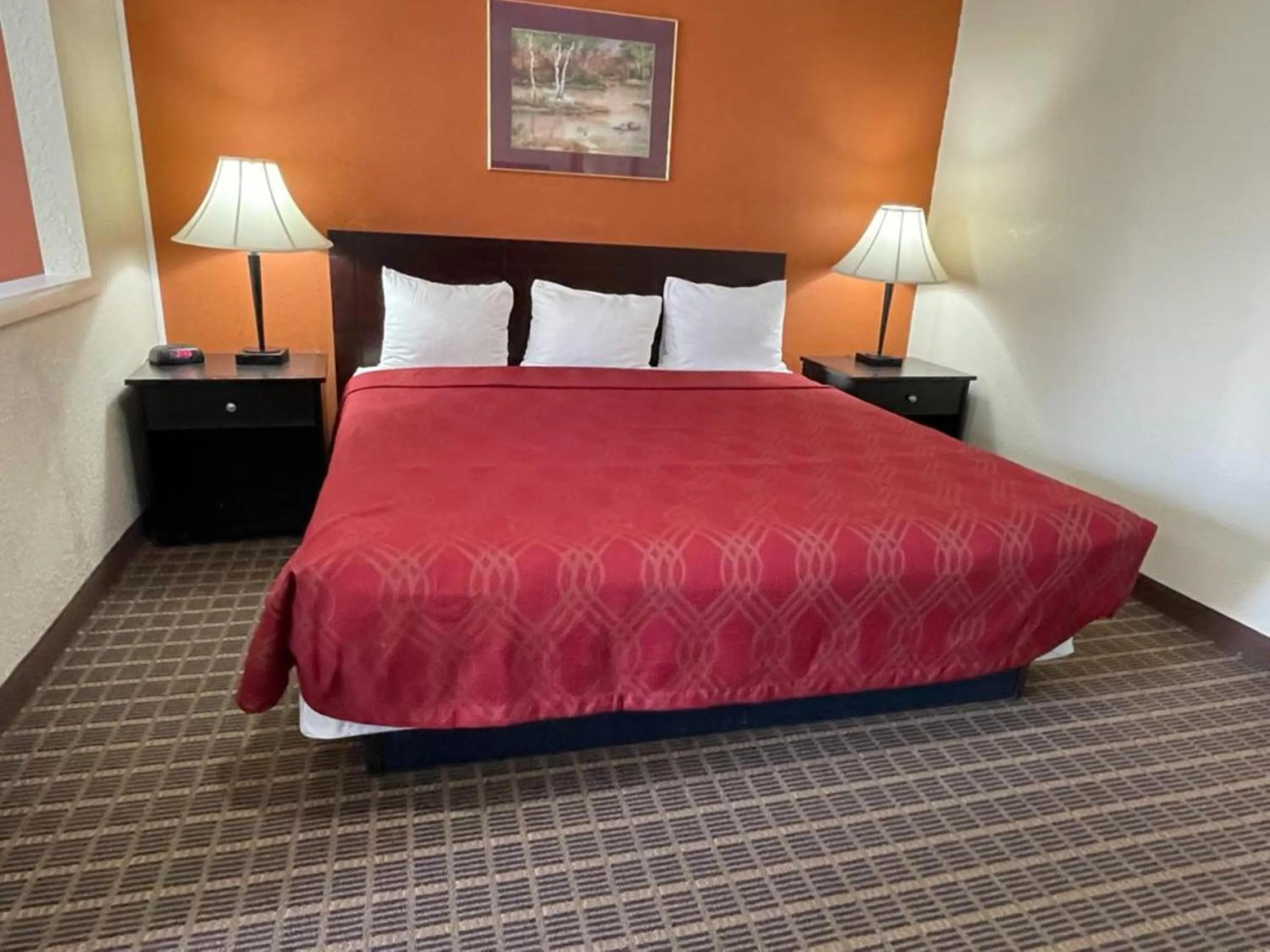 Bed in Knights Inn & Suites Emporia