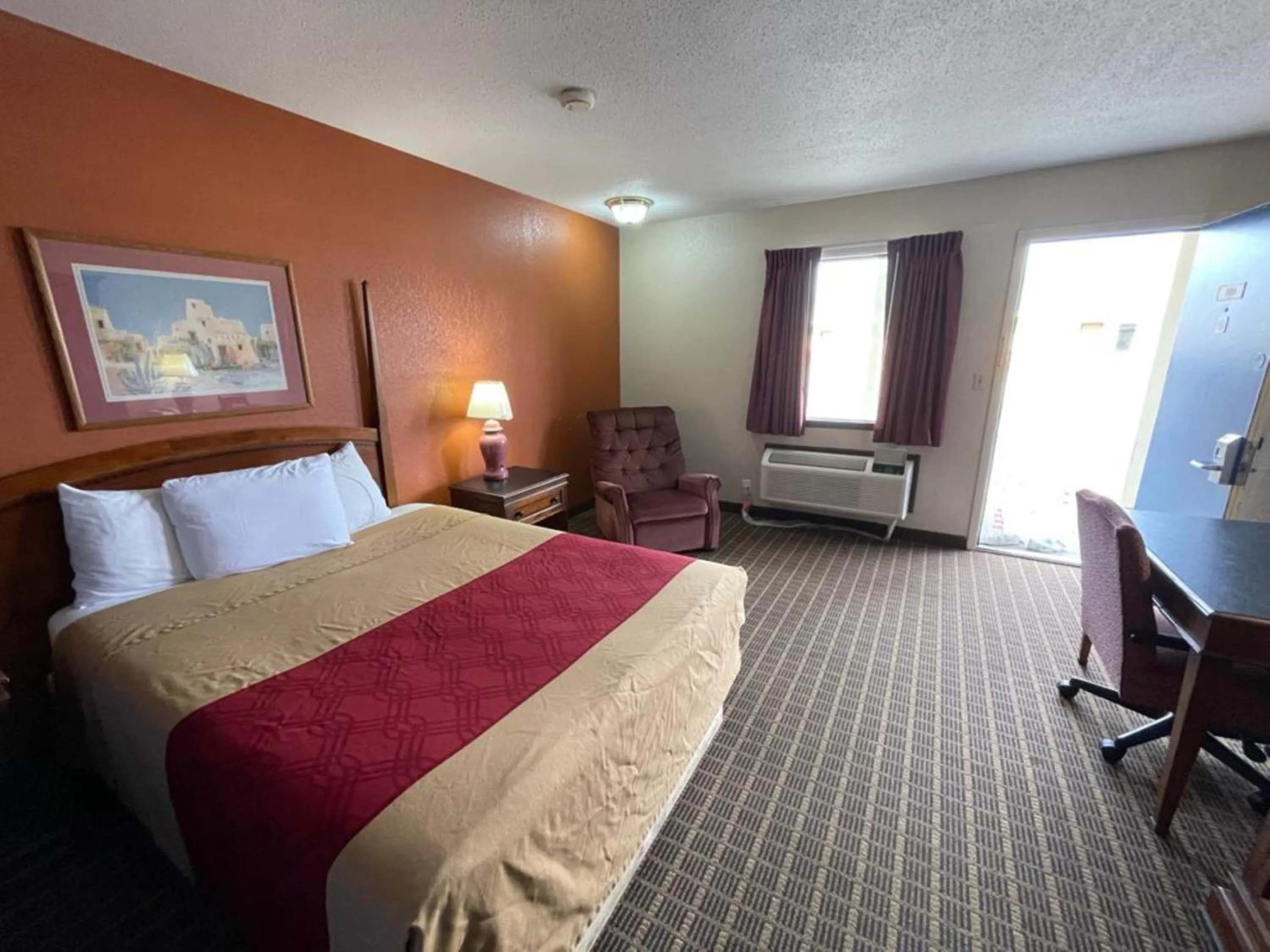 Bed in Knights Inn & Suites Emporia