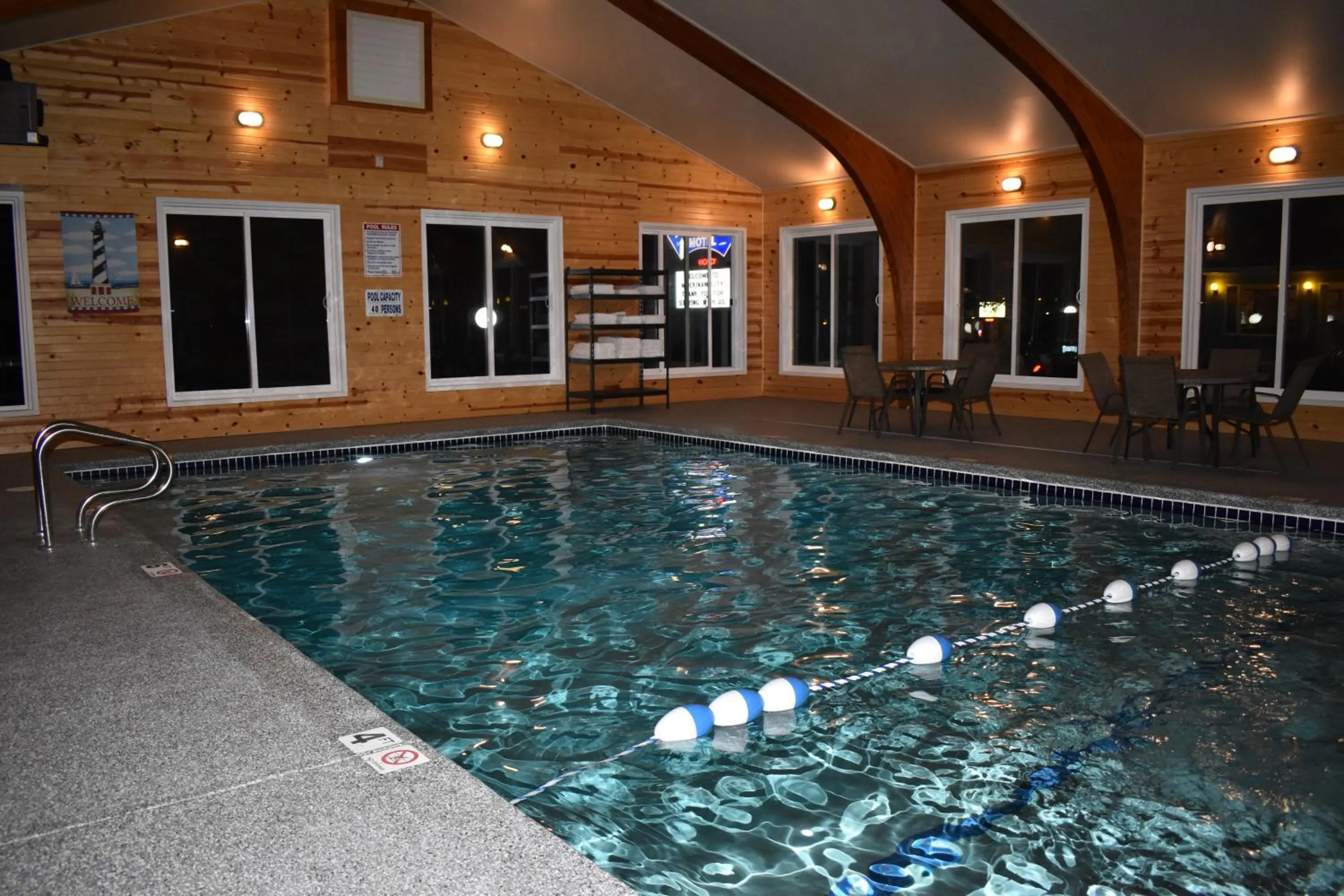 Swimming pool in Lighthouse View Motel