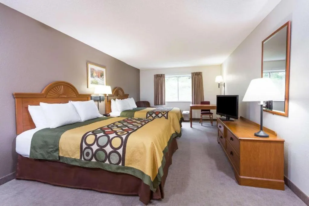 Bed in Super 8 by Wyndham Huntington WV