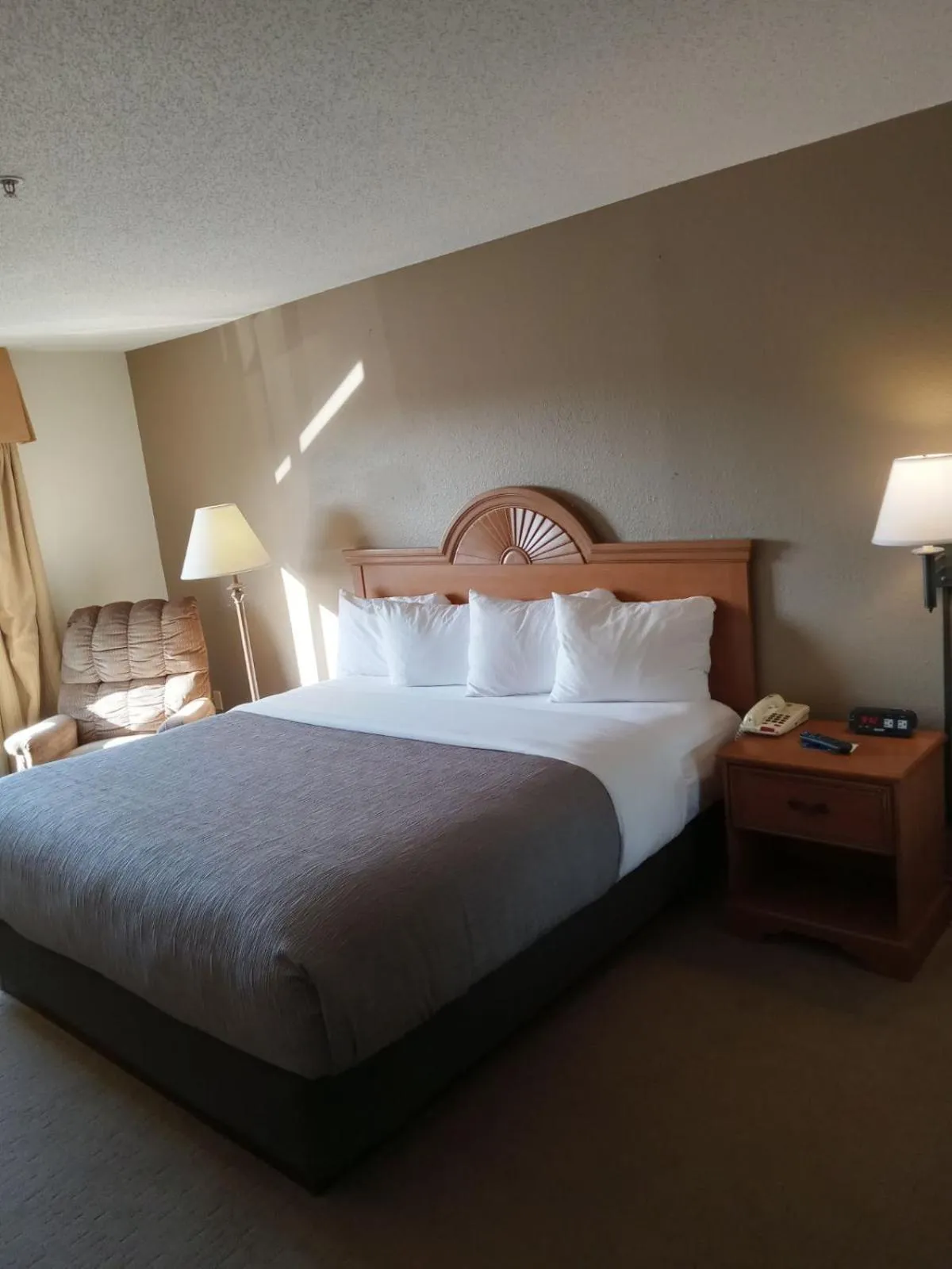 Bed in Super 8 by Wyndham Huntington WV