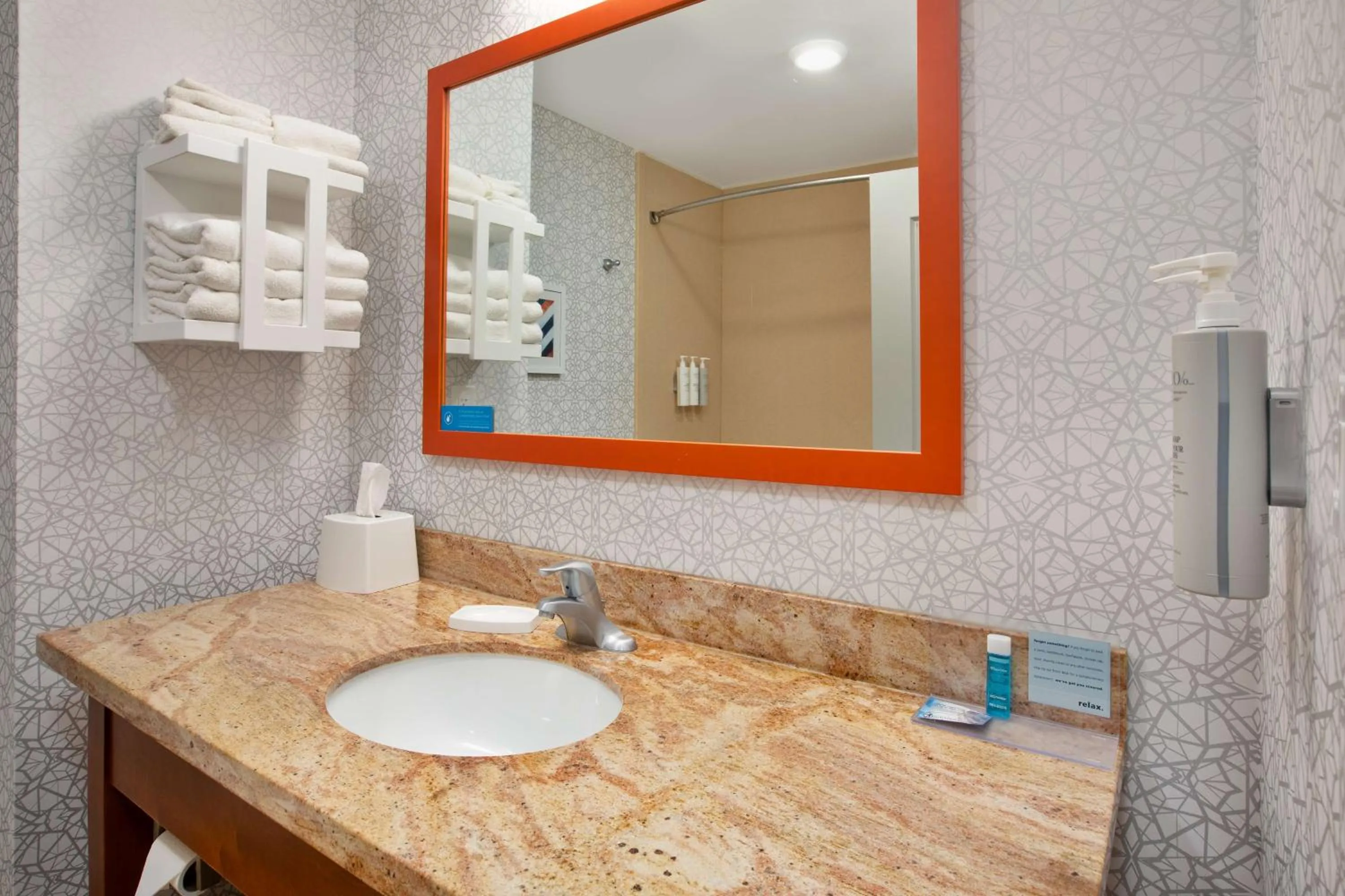 Bathroom in Hampton Inn Clinton